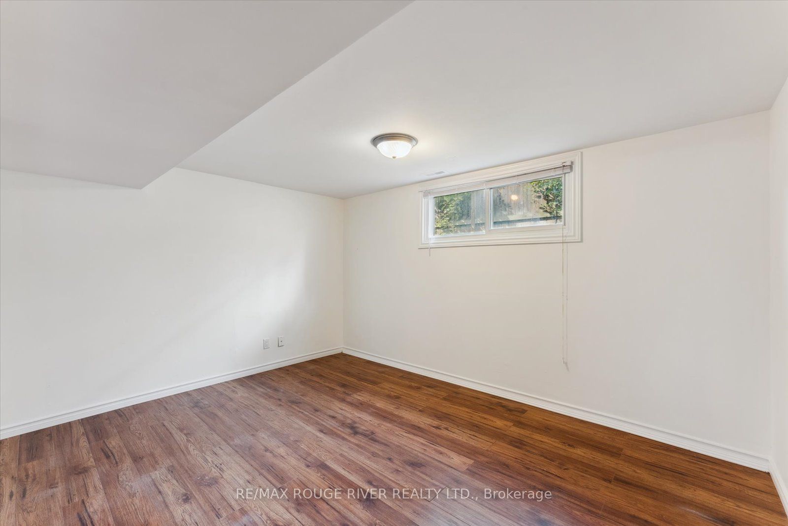 1121 Brock Street S Bsmt Property Photo 15