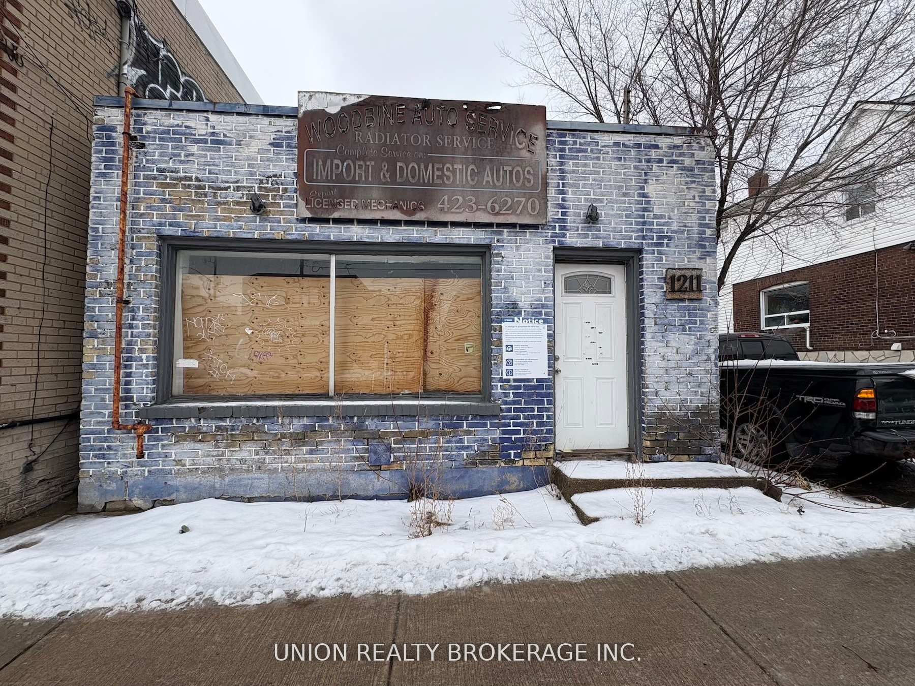 1211 Woodbine Avenue Property Photo 1