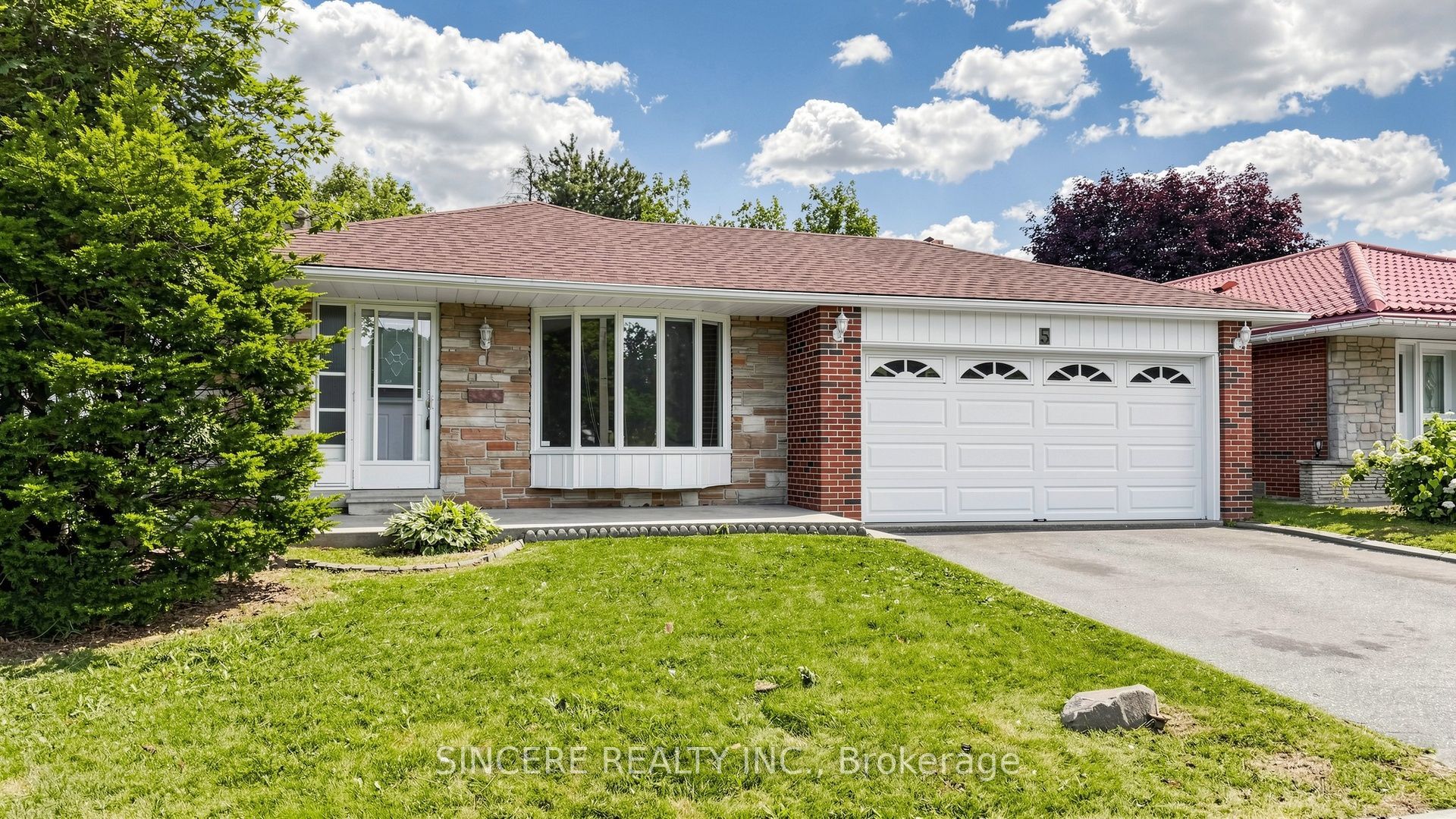 5 Glendower Circuit Property Photo 3