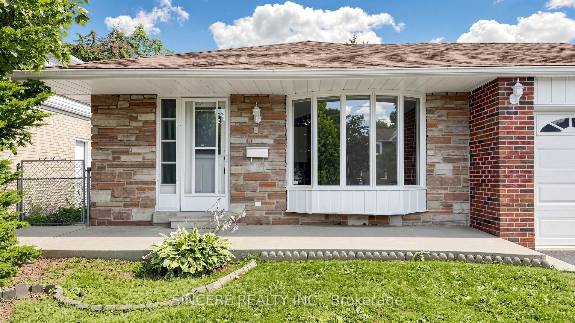 5 Glendower Circuit Property Photo 4