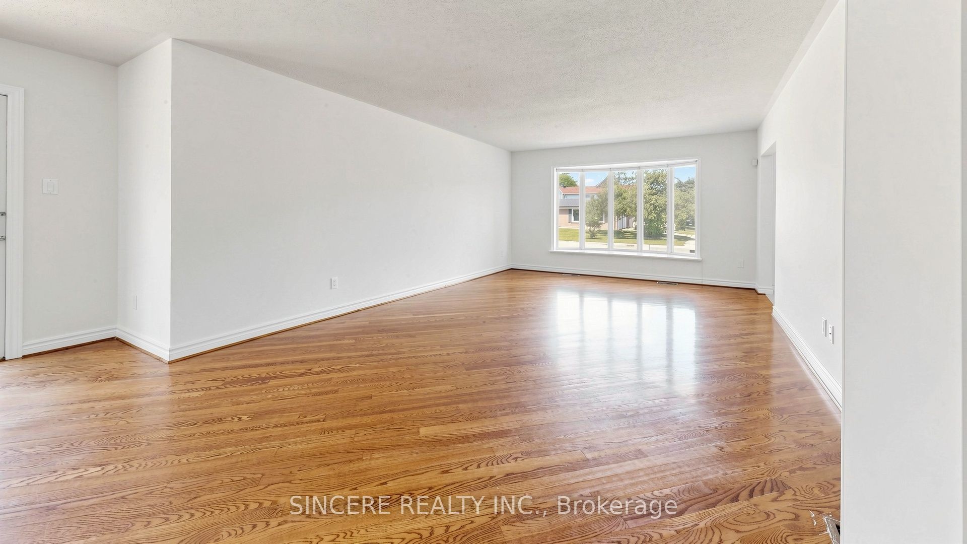 5 Glendower Circuit Property Photo 5