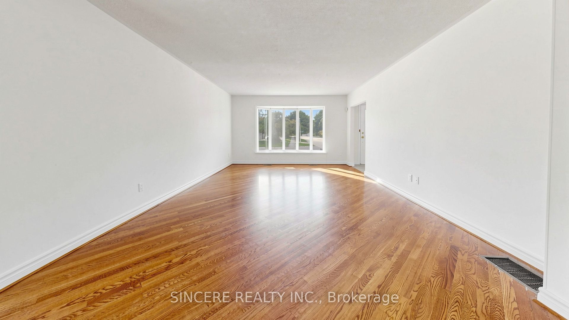 5 Glendower Circuit Property Photo 6