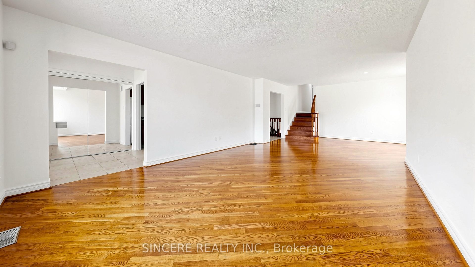 5 Glendower Circuit Property Photo 8