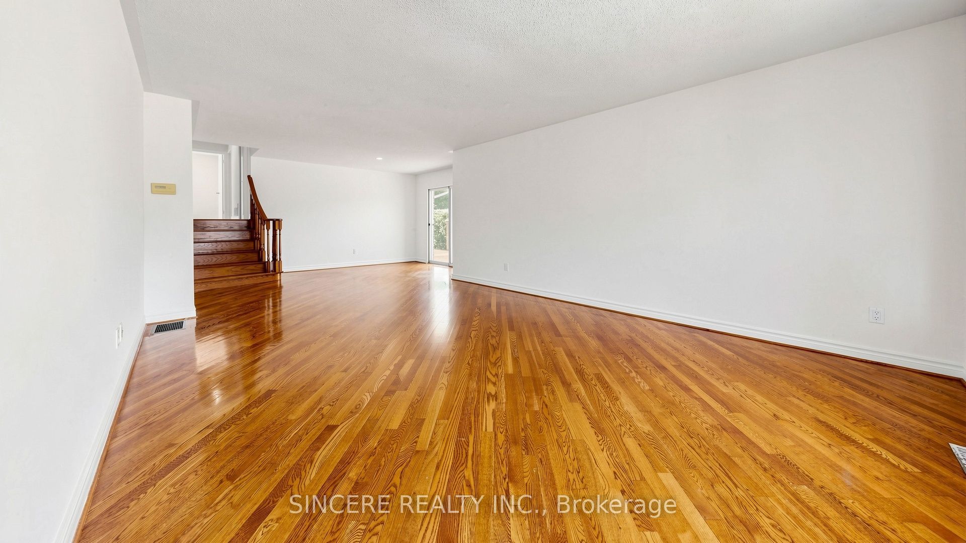 5 Glendower Circuit Property Photo 10