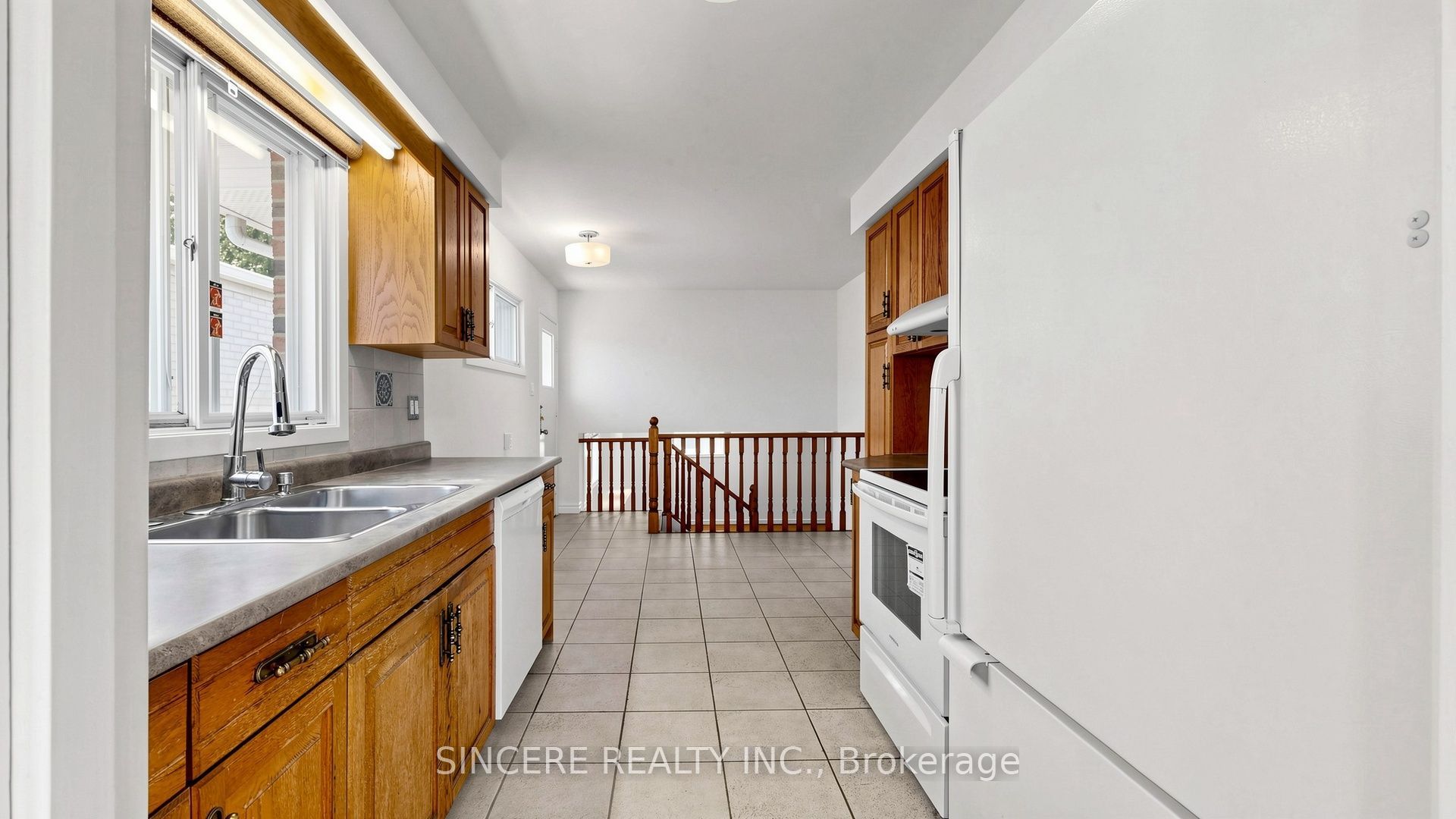 5 Glendower Circuit Property Photo 12