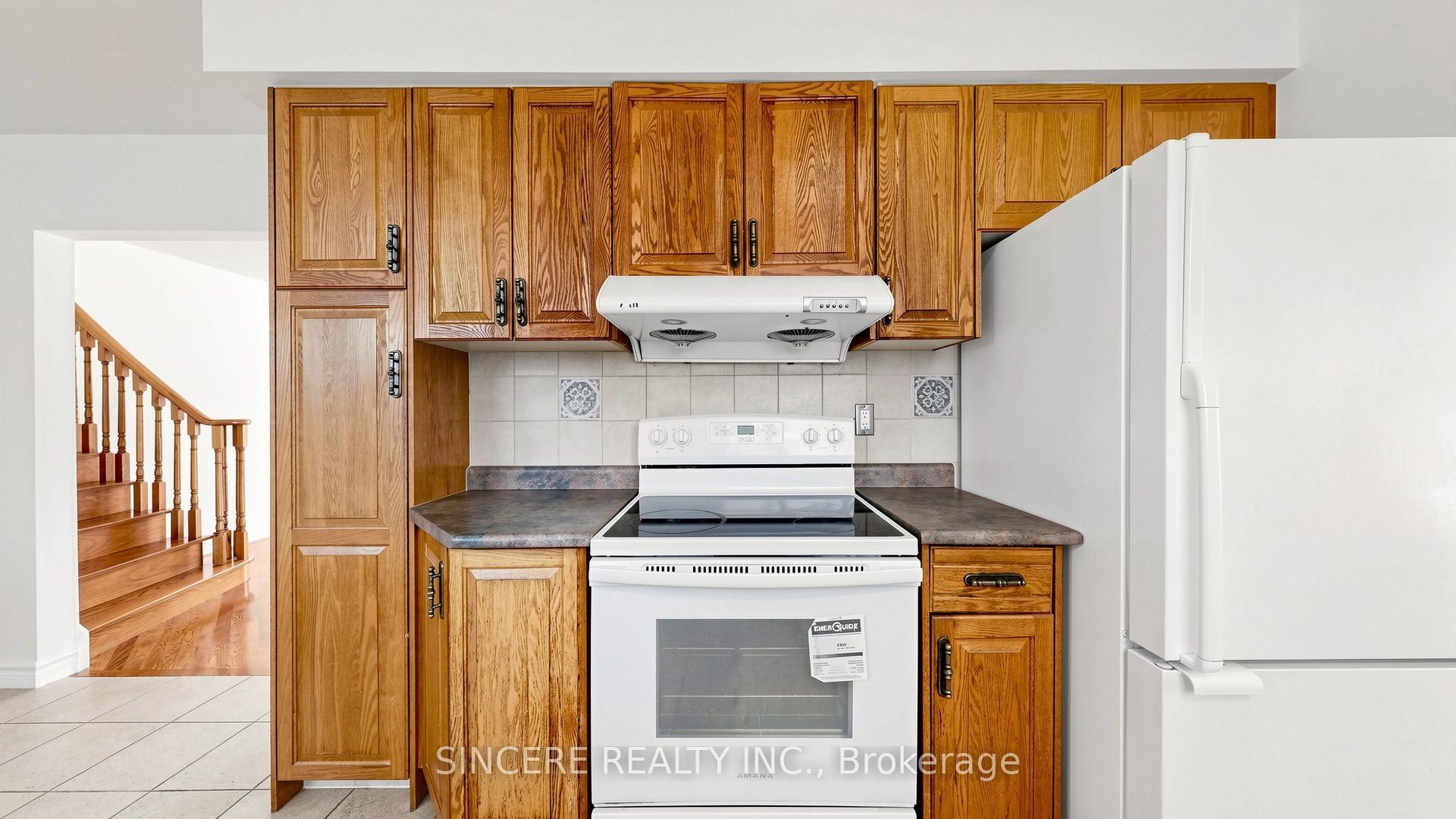 5 Glendower Circuit Property Photo 14