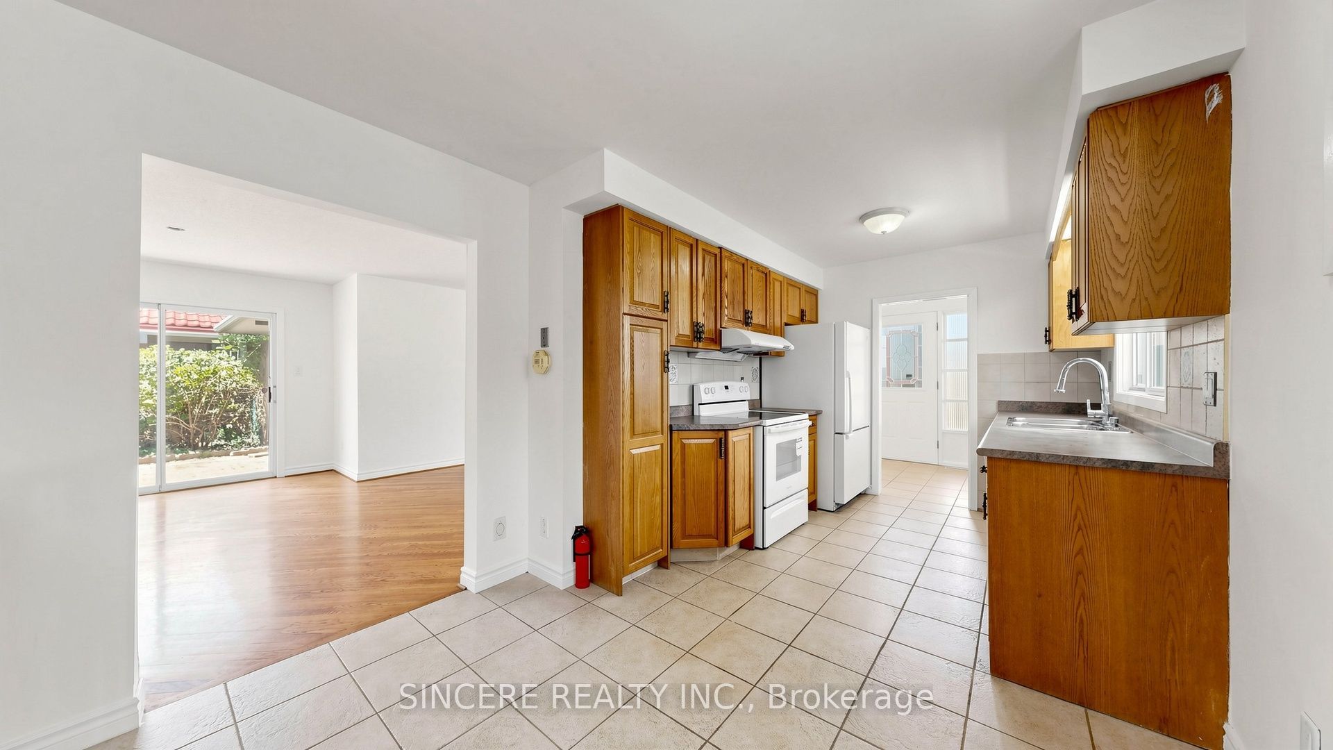 5 Glendower Circuit Property Photo 17