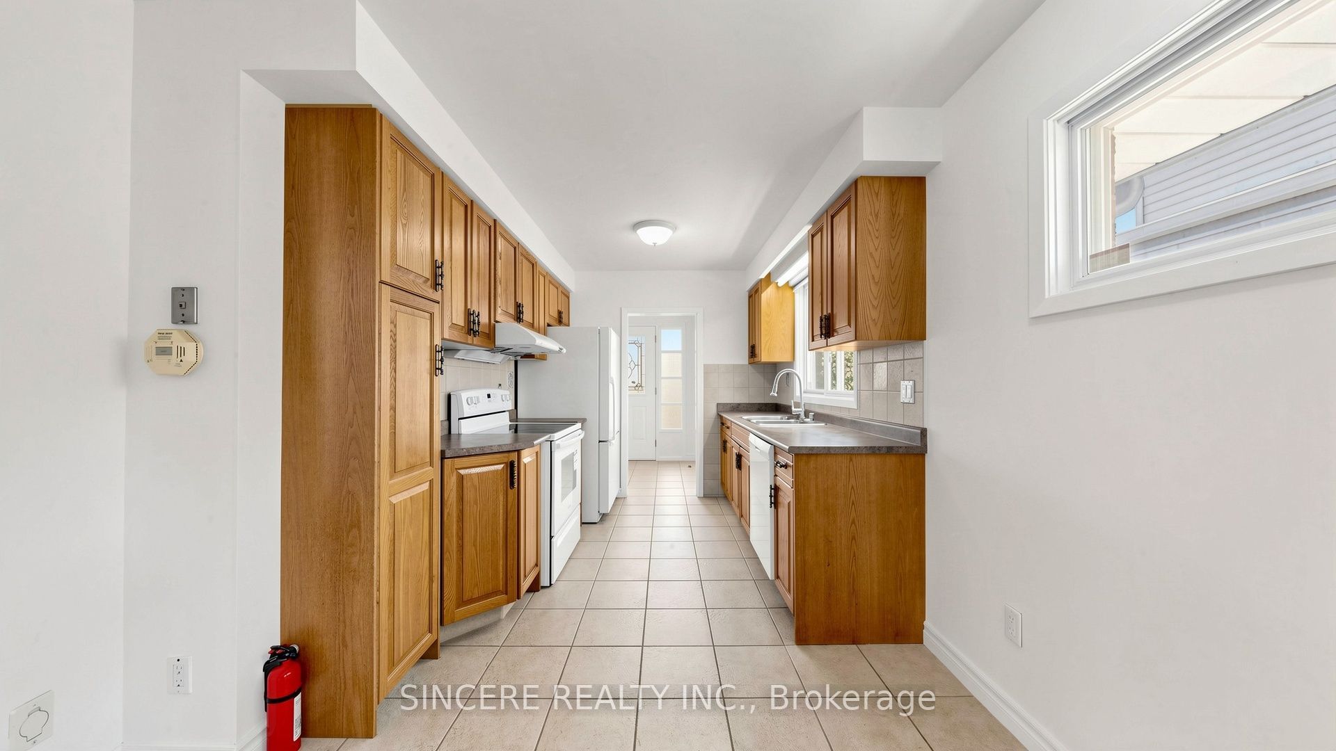 5 Glendower Circuit Property Photo 18