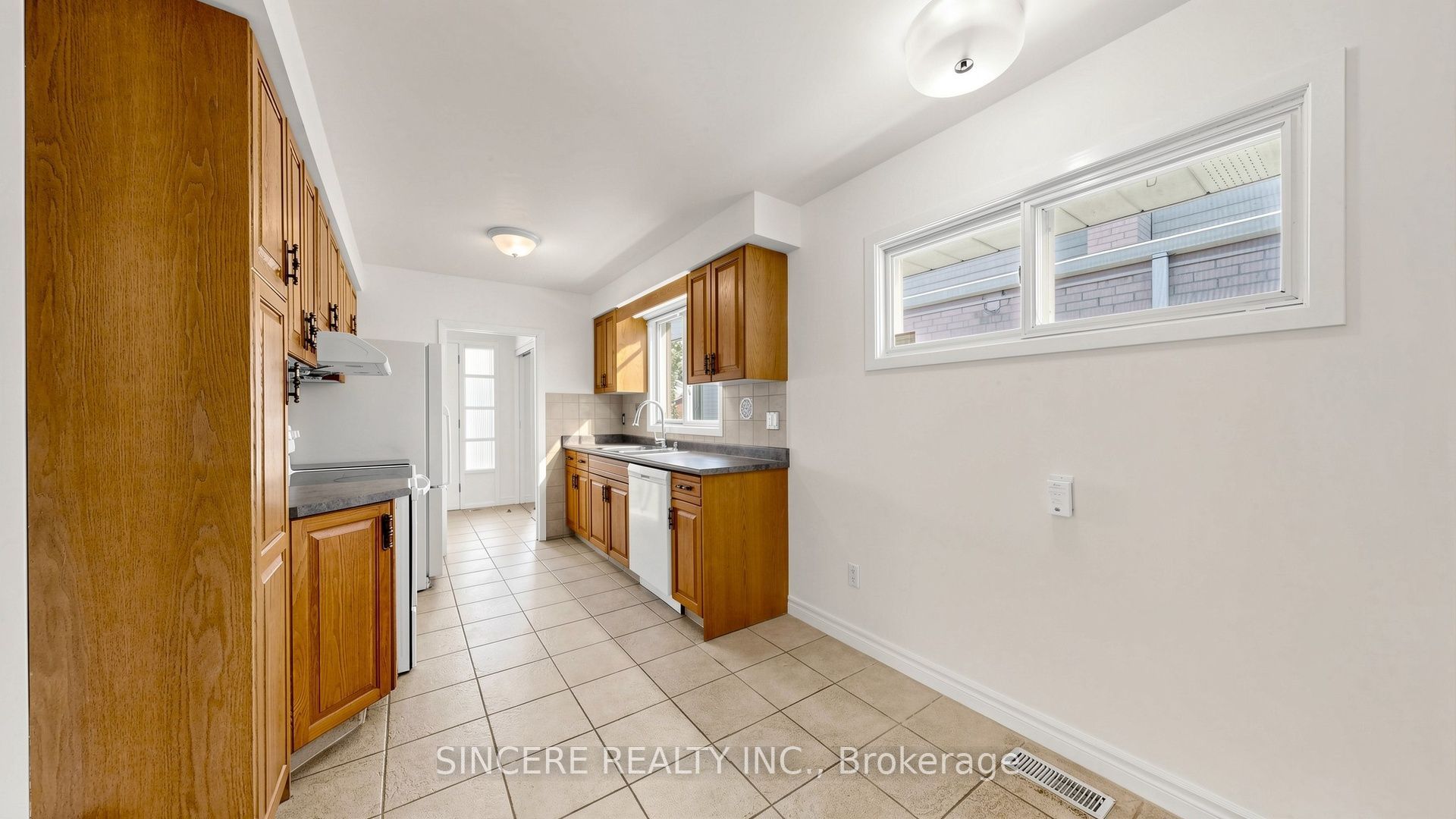 5 Glendower Circuit Property Photo 19