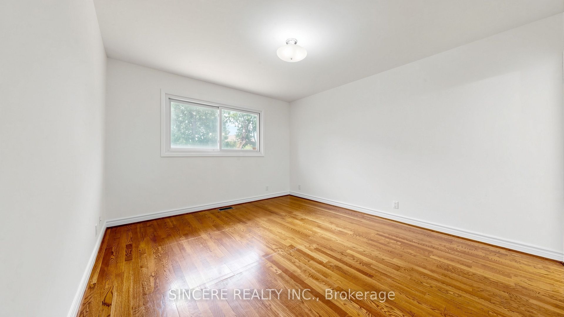 5 Glendower Circuit Property Photo 23