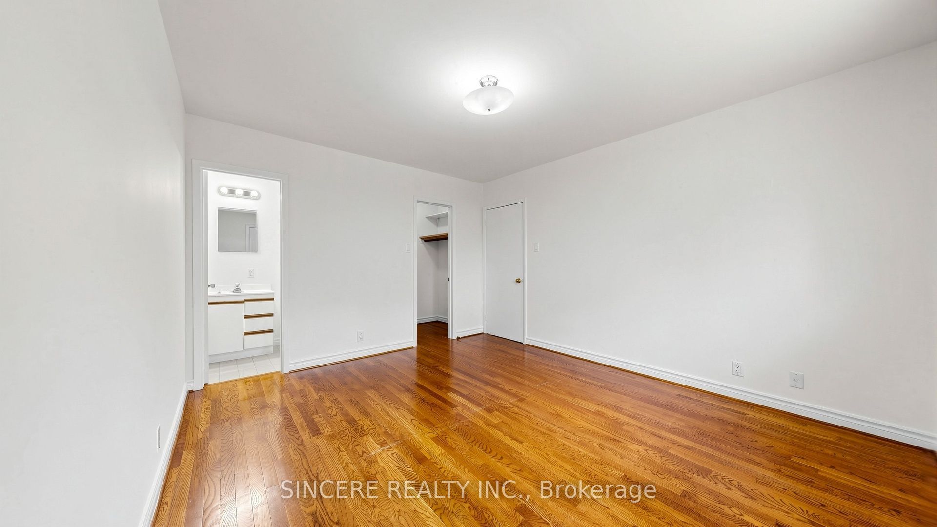 5 Glendower Circuit Property Photo 26