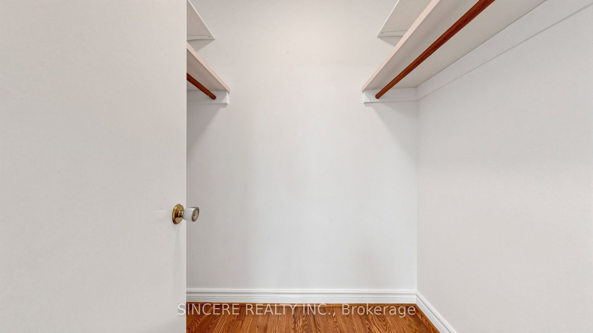 5 Glendower Circuit Property Photo 27