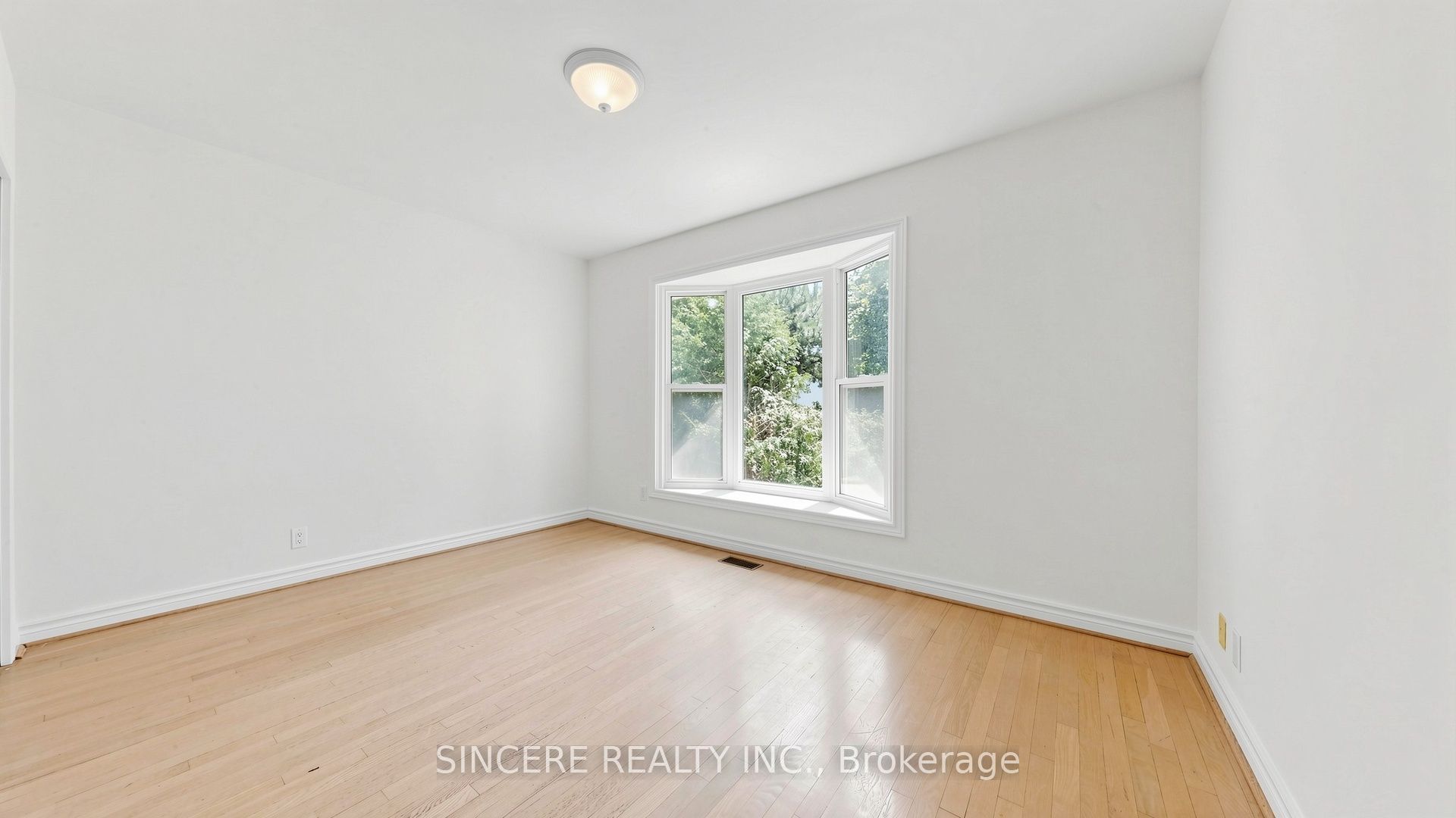 5 Glendower Circuit Property Photo 29