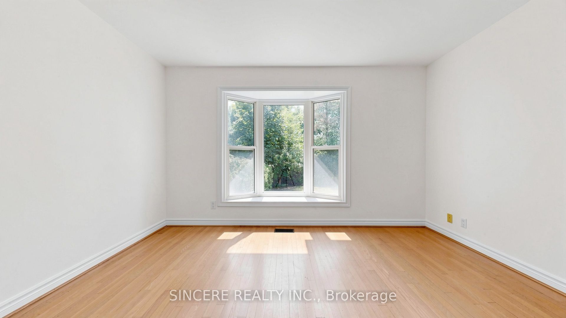 5 Glendower Circuit Property Photo 30