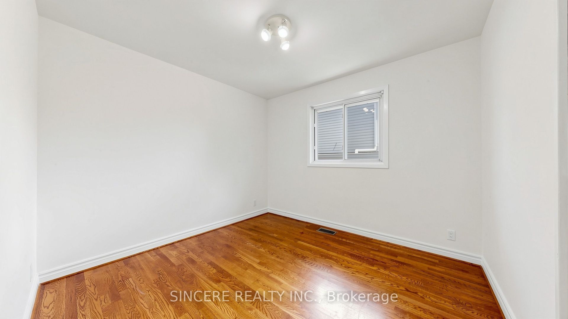 5 Glendower Circuit Property Photo 33
