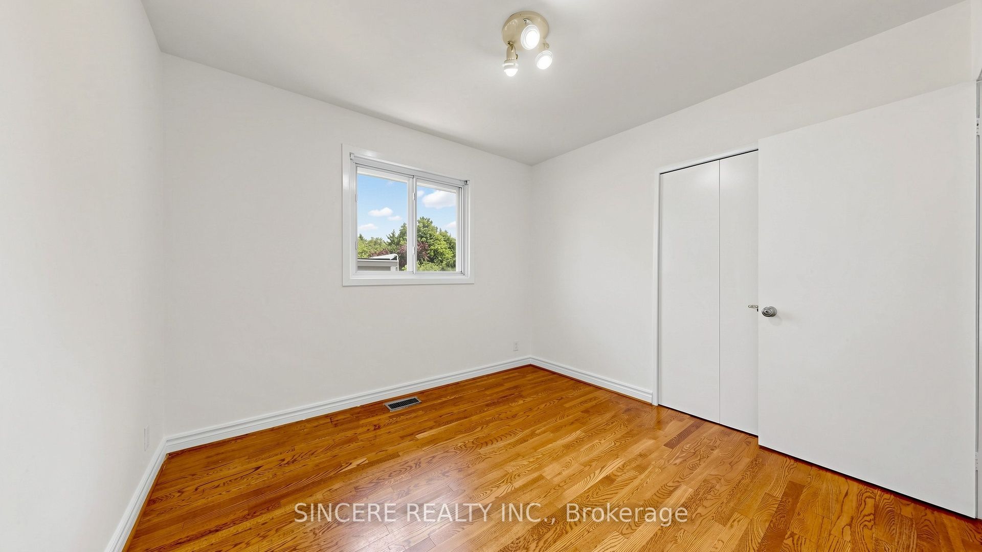 5 Glendower Circuit Property Photo 34