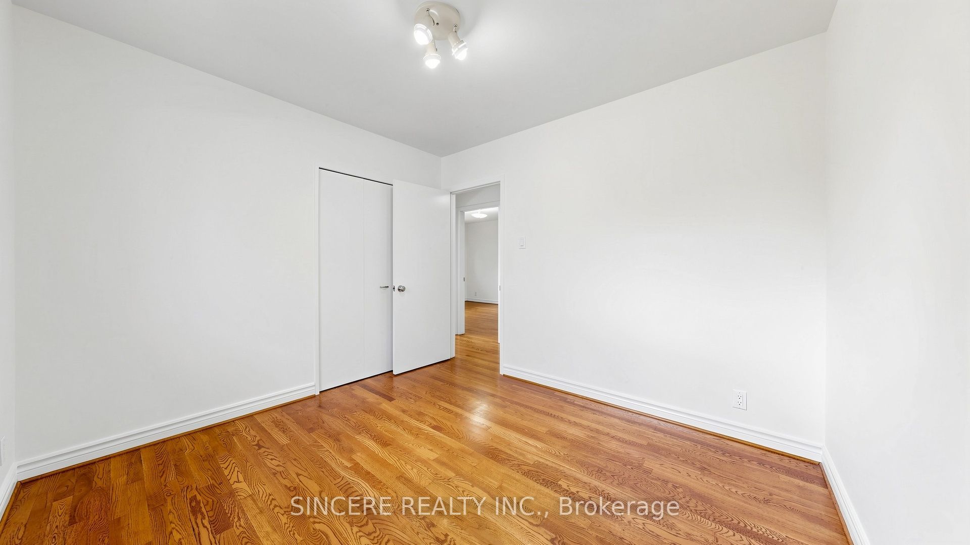 5 Glendower Circuit Property Photo 35