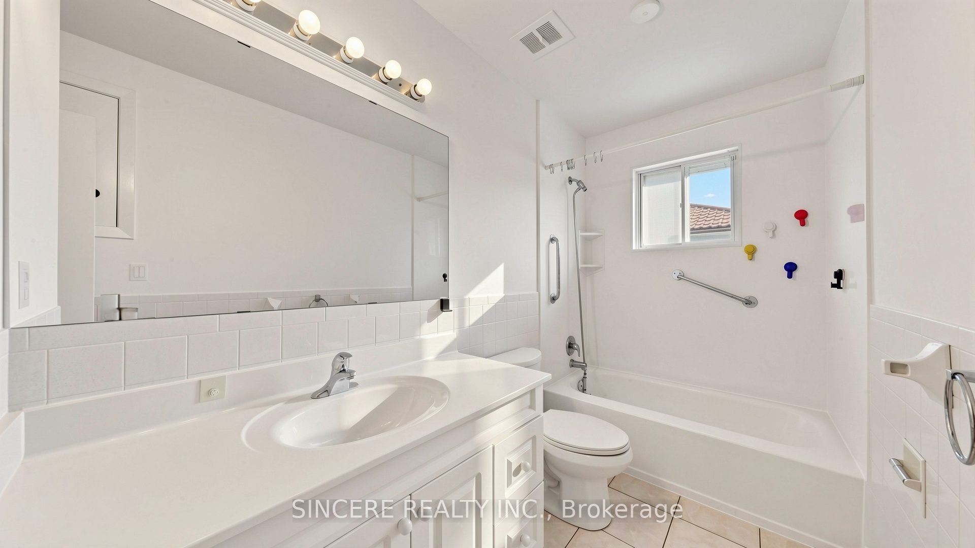 5 Glendower Circuit Property Photo 36