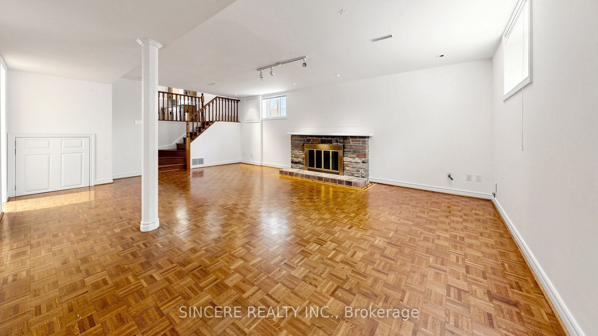 5 Glendower Circuit Property Photo 37