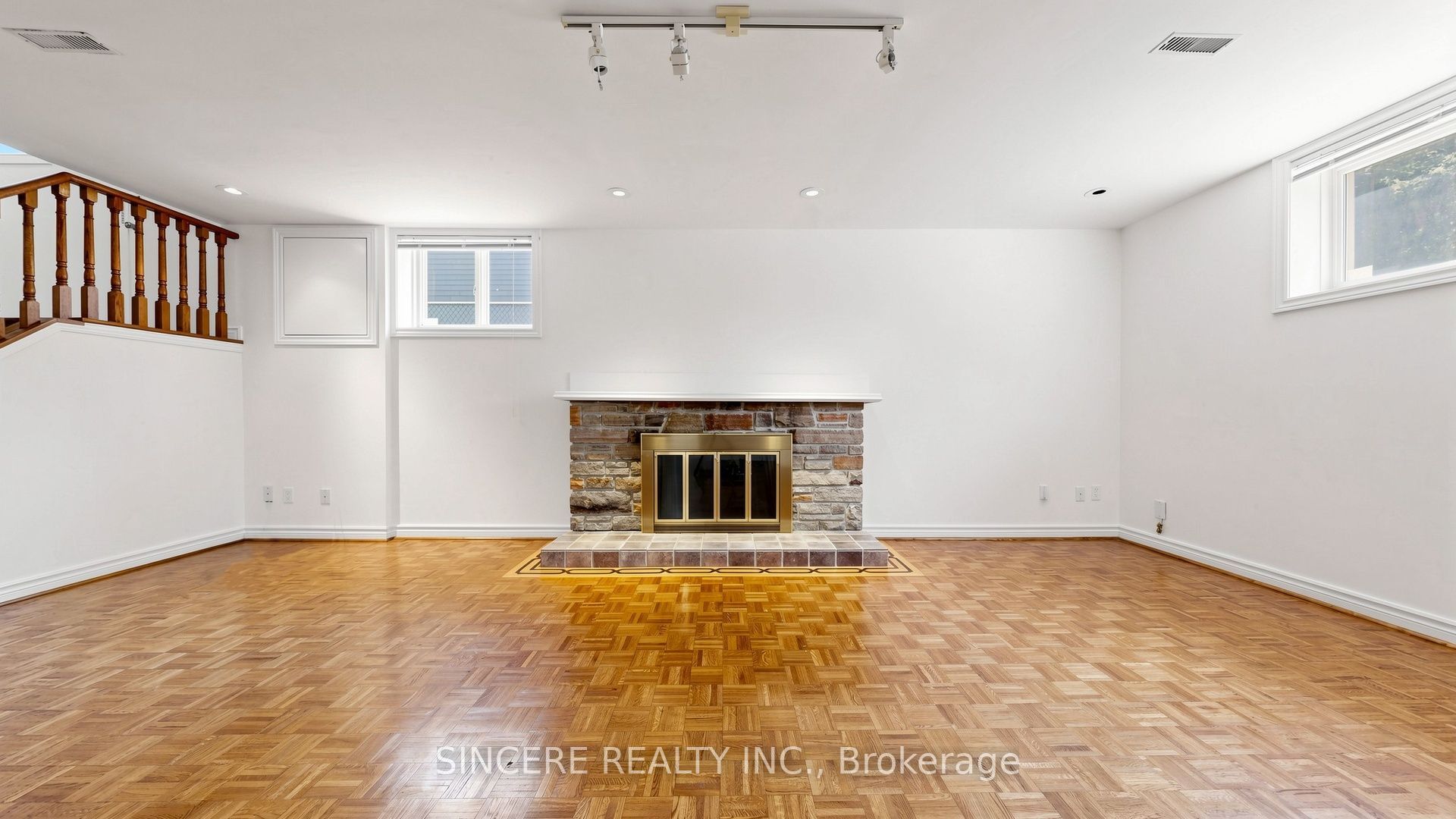 5 Glendower Circuit Property Photo 38
