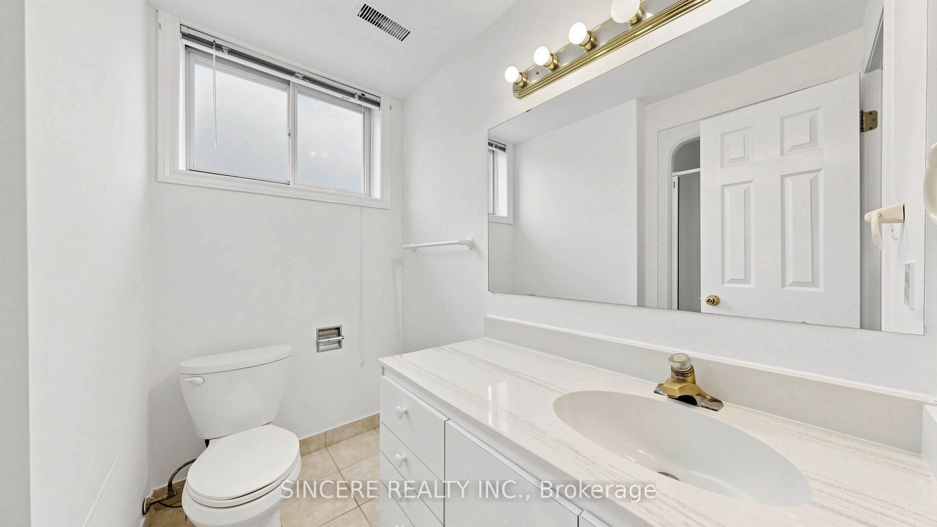 5 Glendower Circuit Property Photo 43