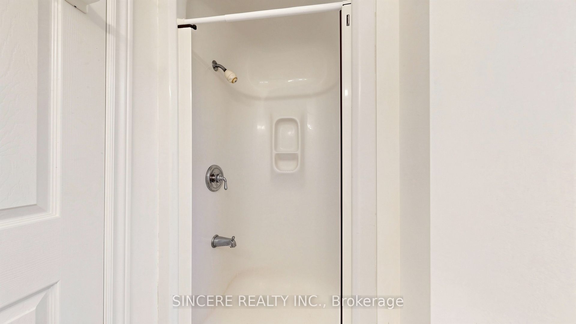 5 Glendower Circuit Property Photo 44