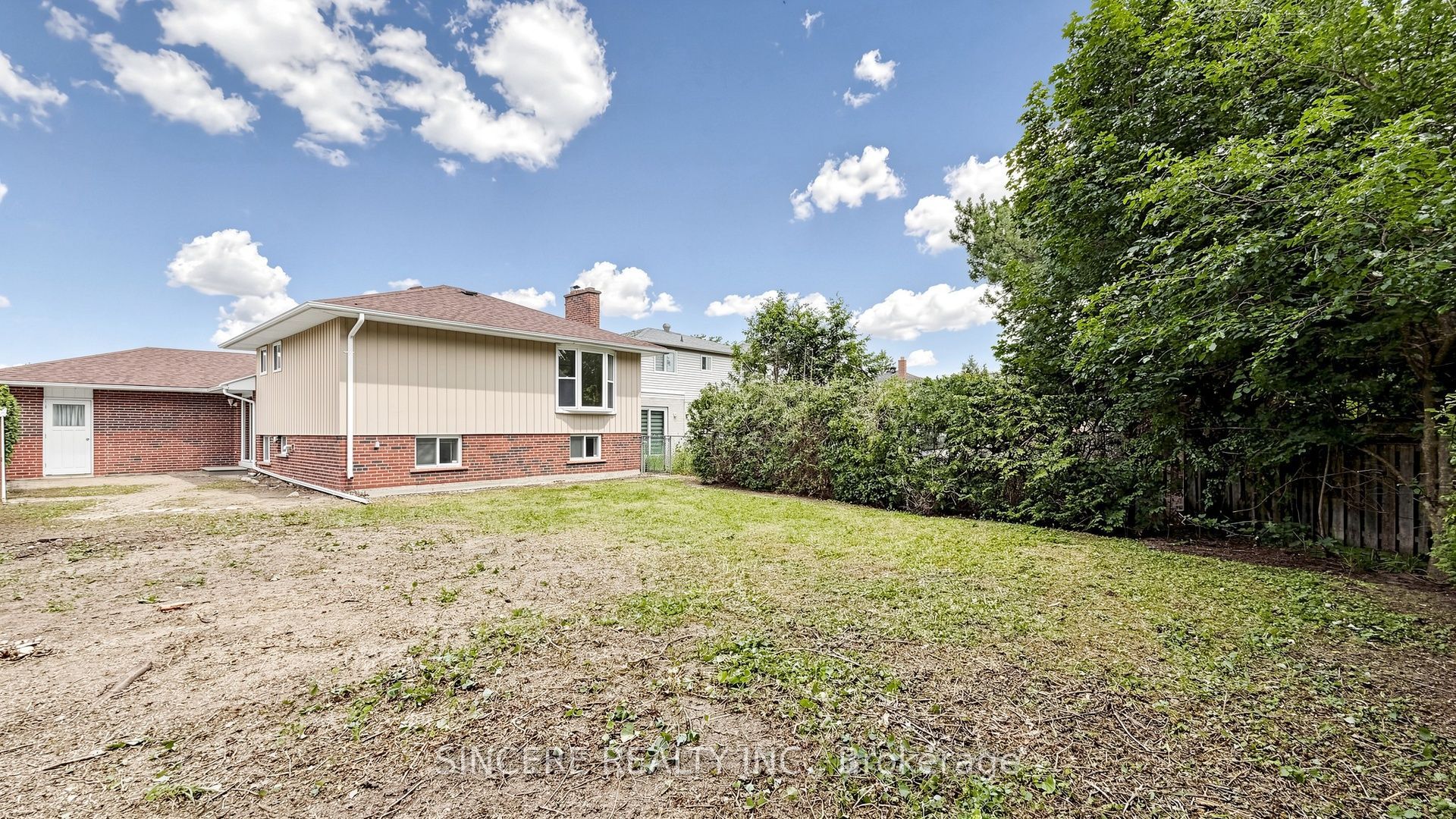 5 Glendower Circuit Property Photo 47