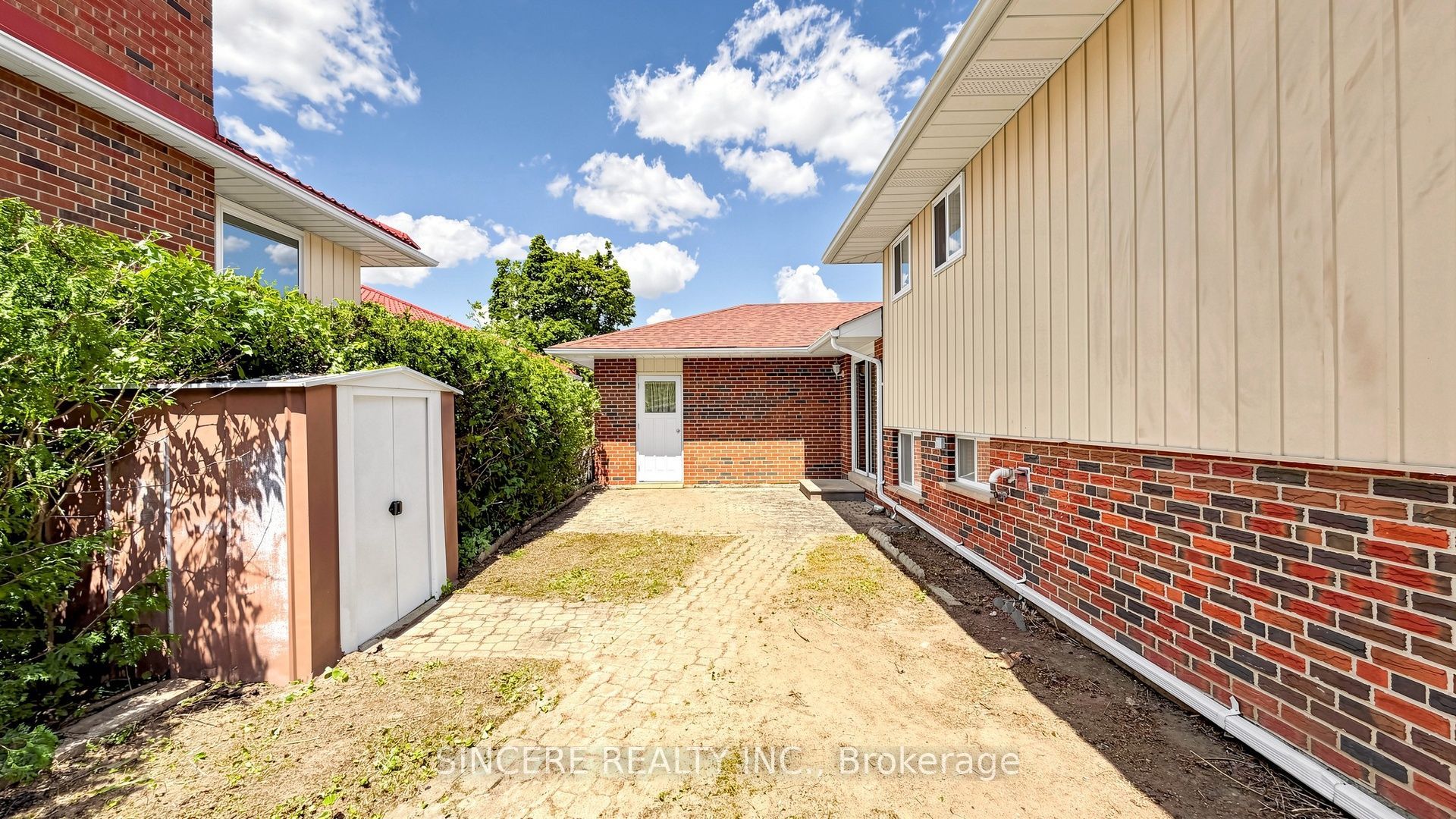 5 Glendower Circuit Property Photo 50