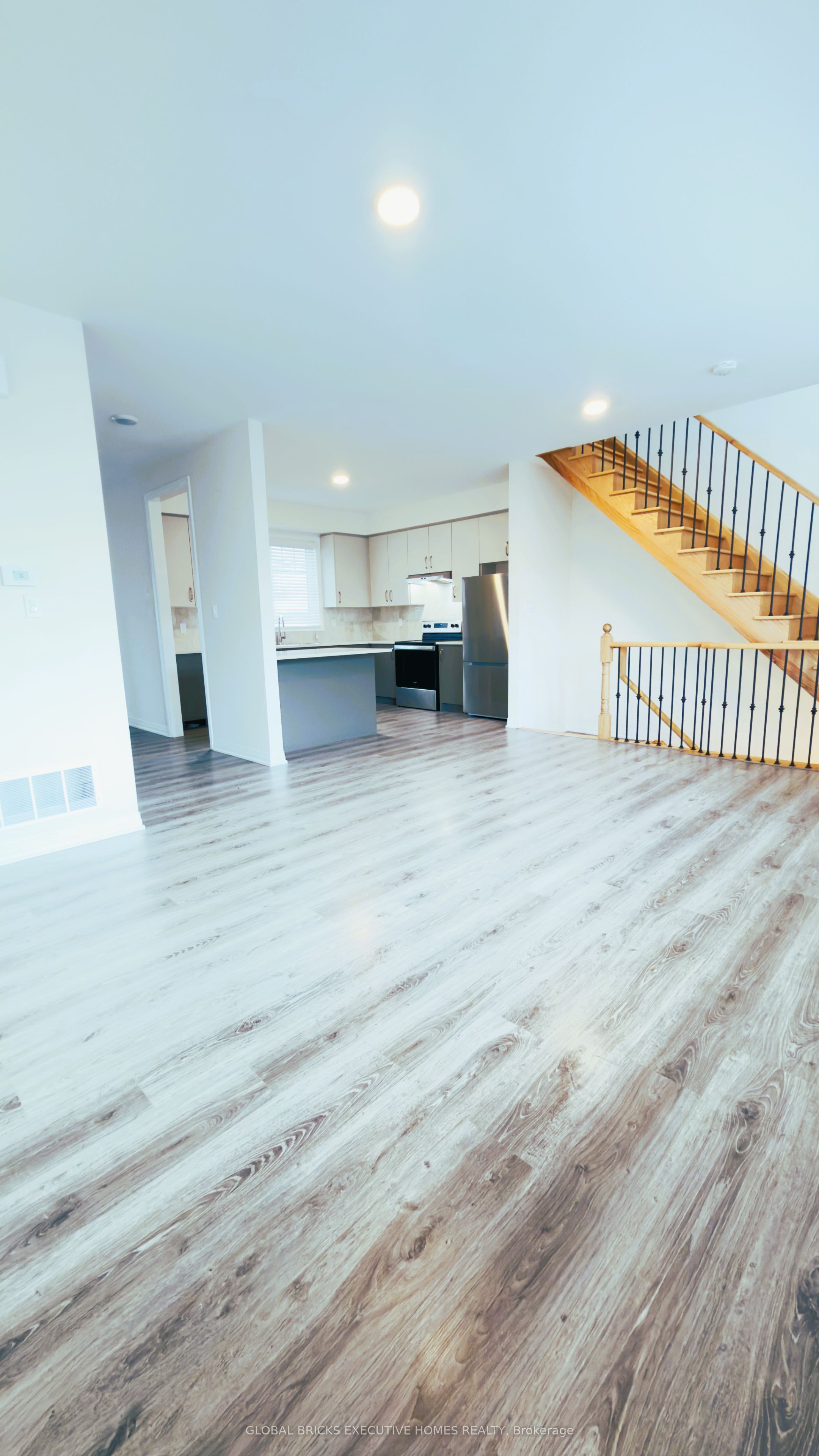 42 Ambereen Place E Property Photo 6