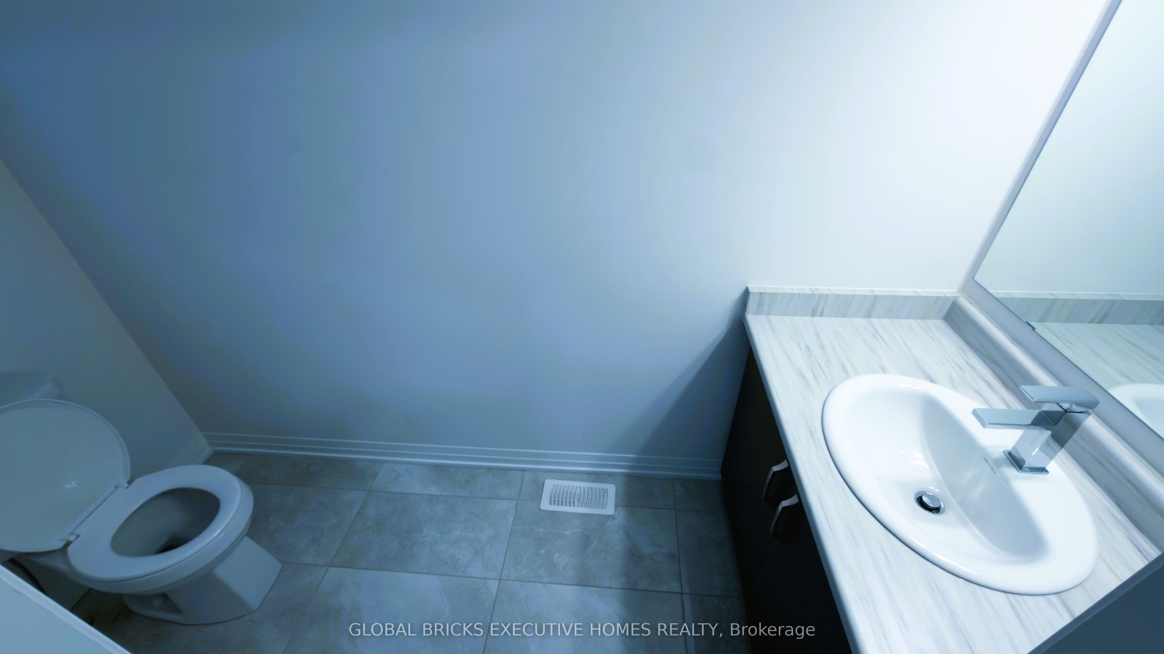 42 Ambereen Place E Property Photo 7