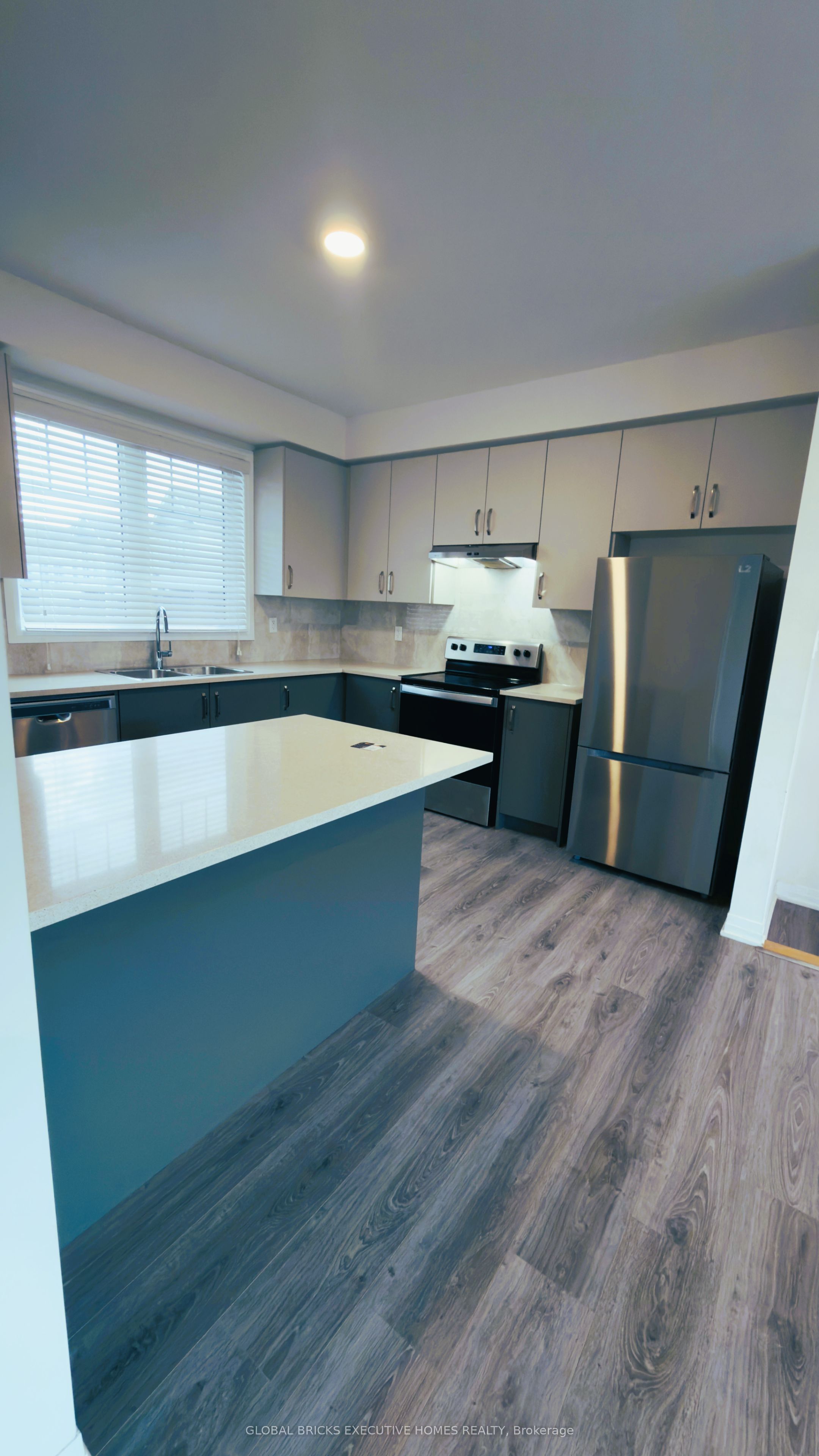 42 Ambereen Place E Property Photo 8