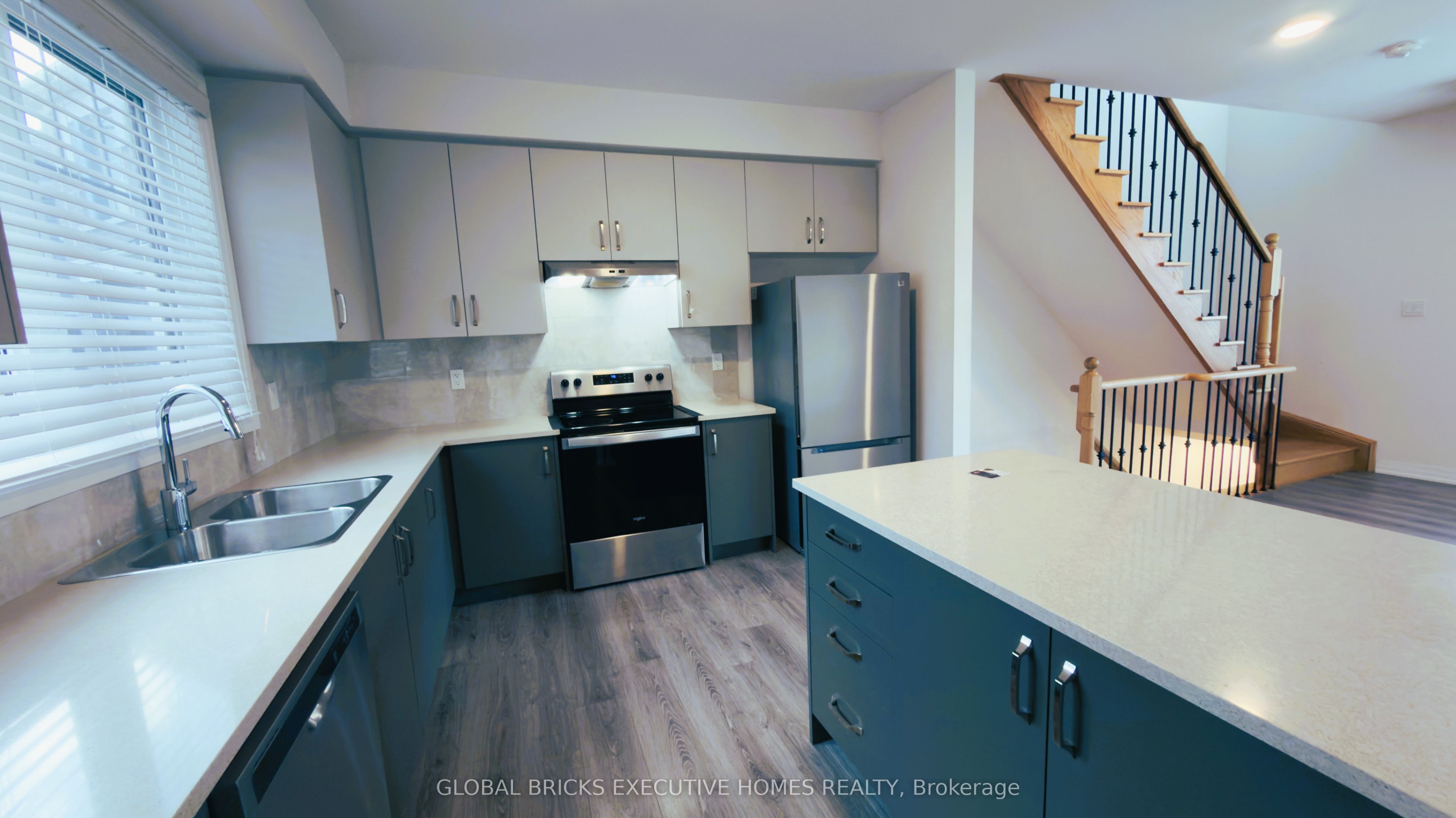 42 Ambereen Place E Property Photo 9