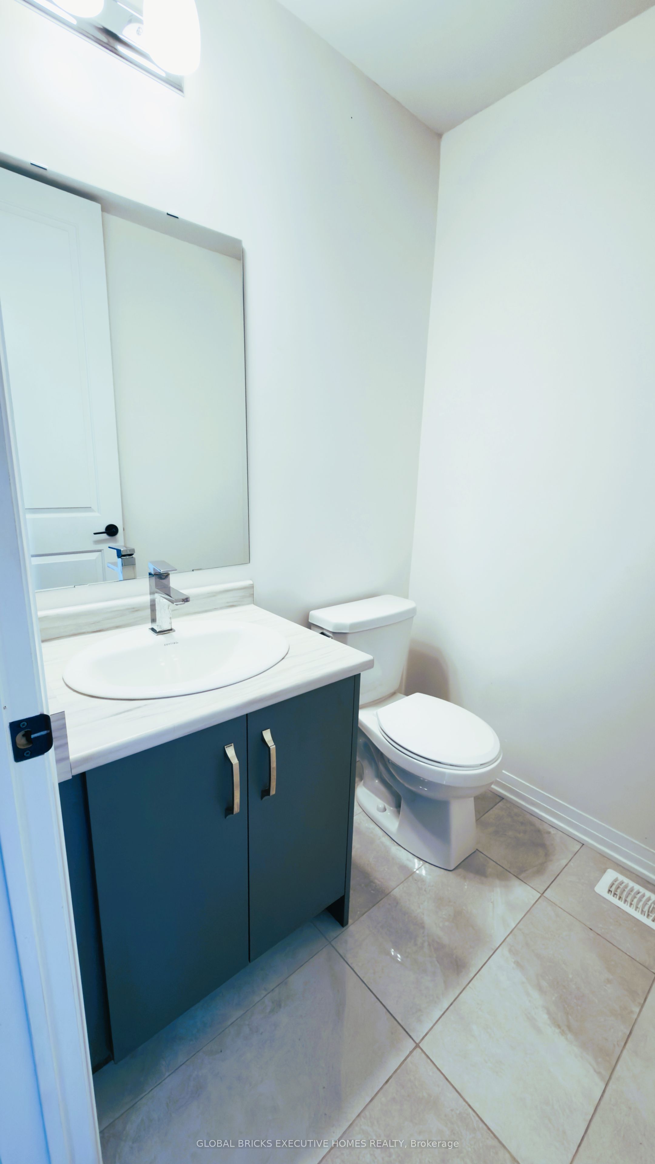 42 Ambereen Place E Property Photo 12