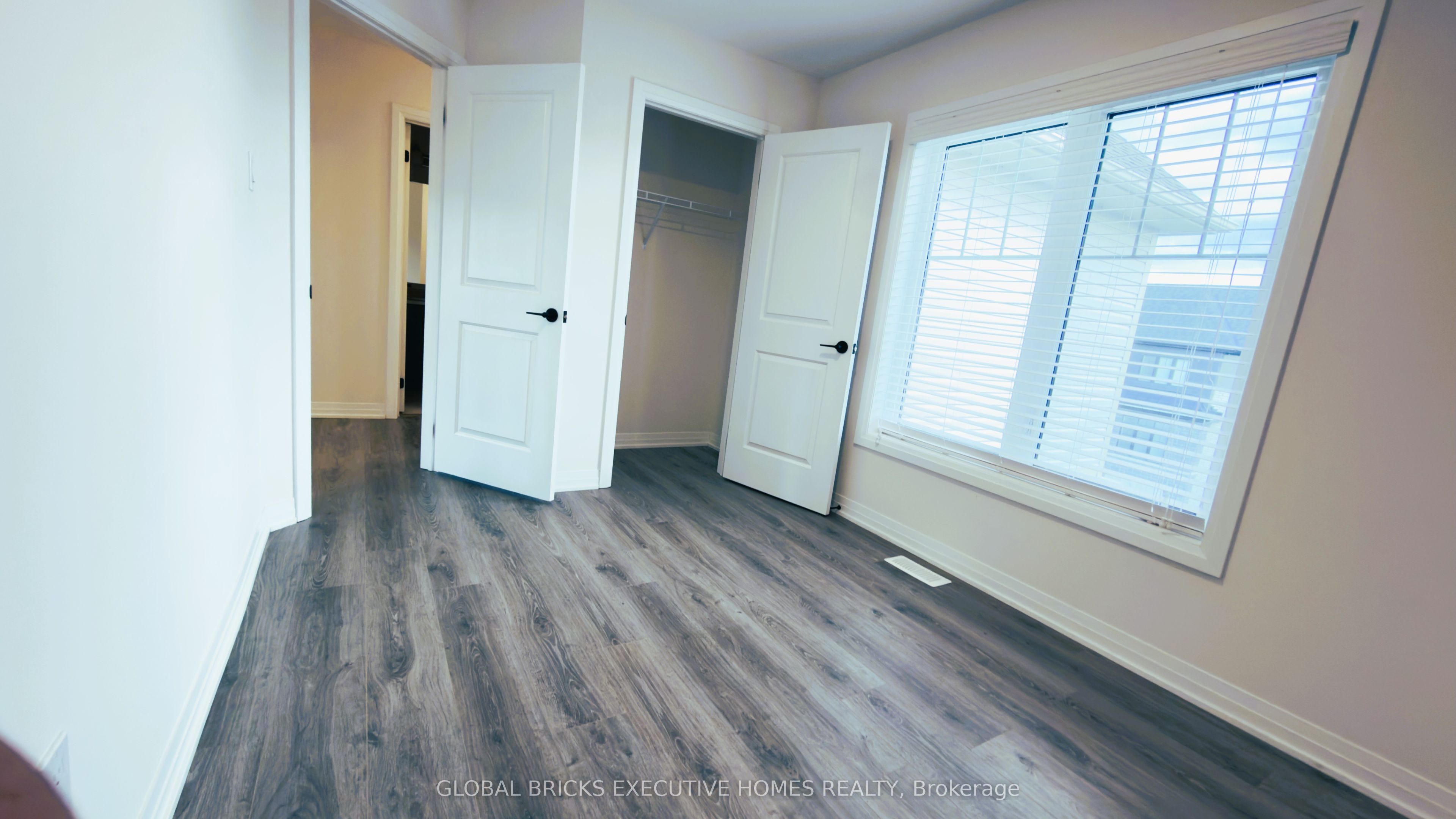42 Ambereen Place E Property Photo 13