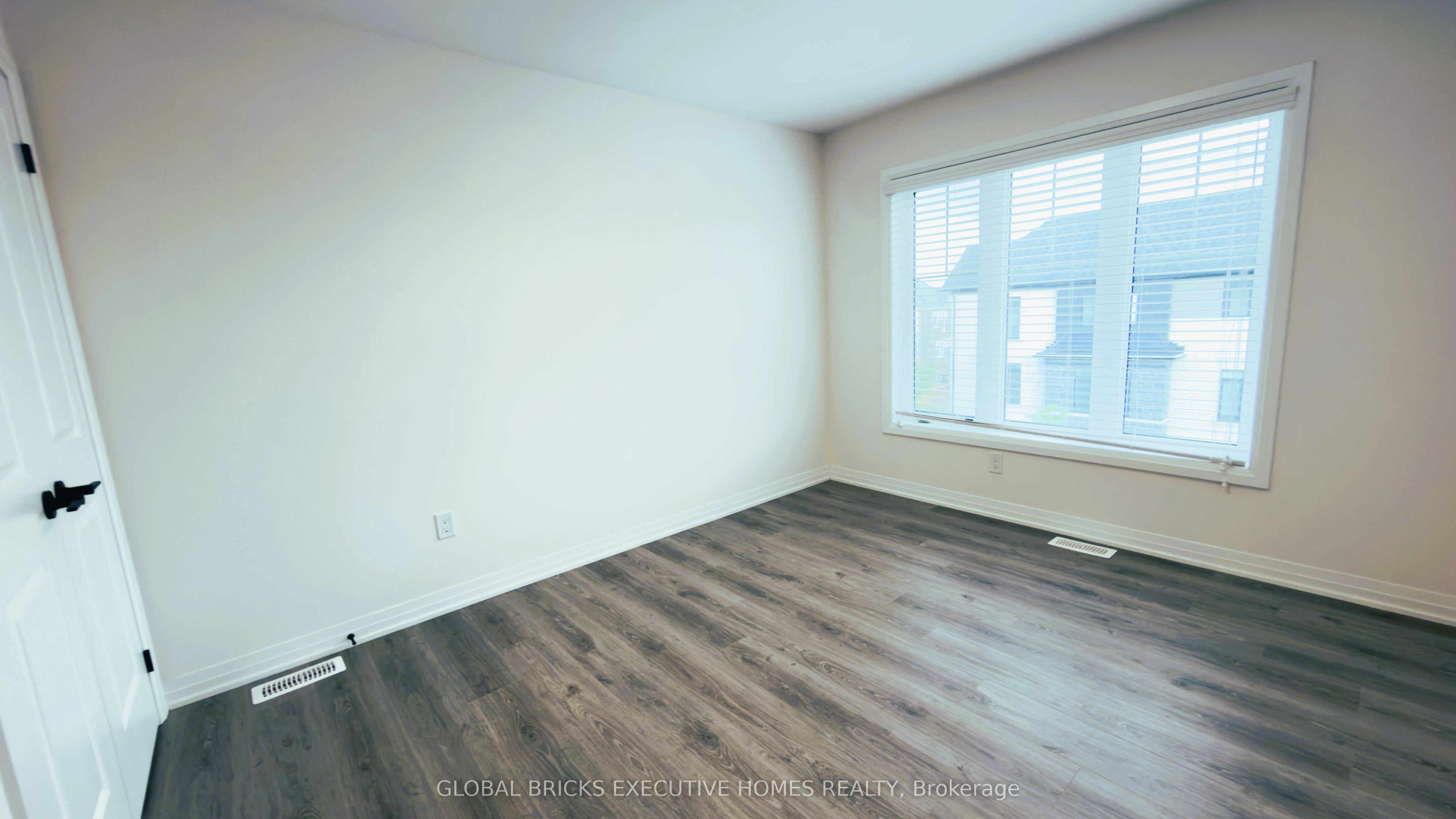 42 Ambereen Place E Property Photo 15