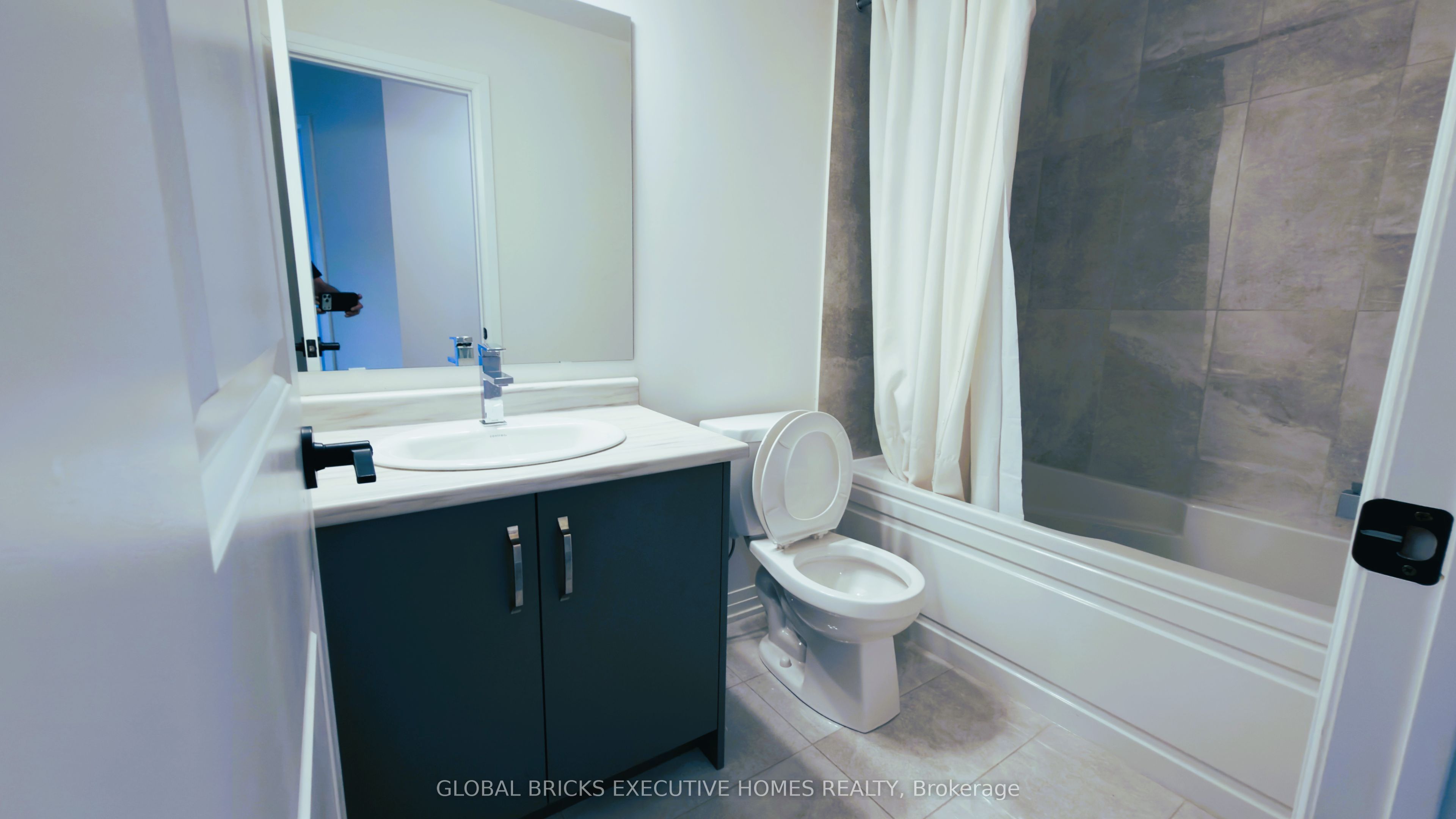 42 Ambereen Place E Property Photo 17