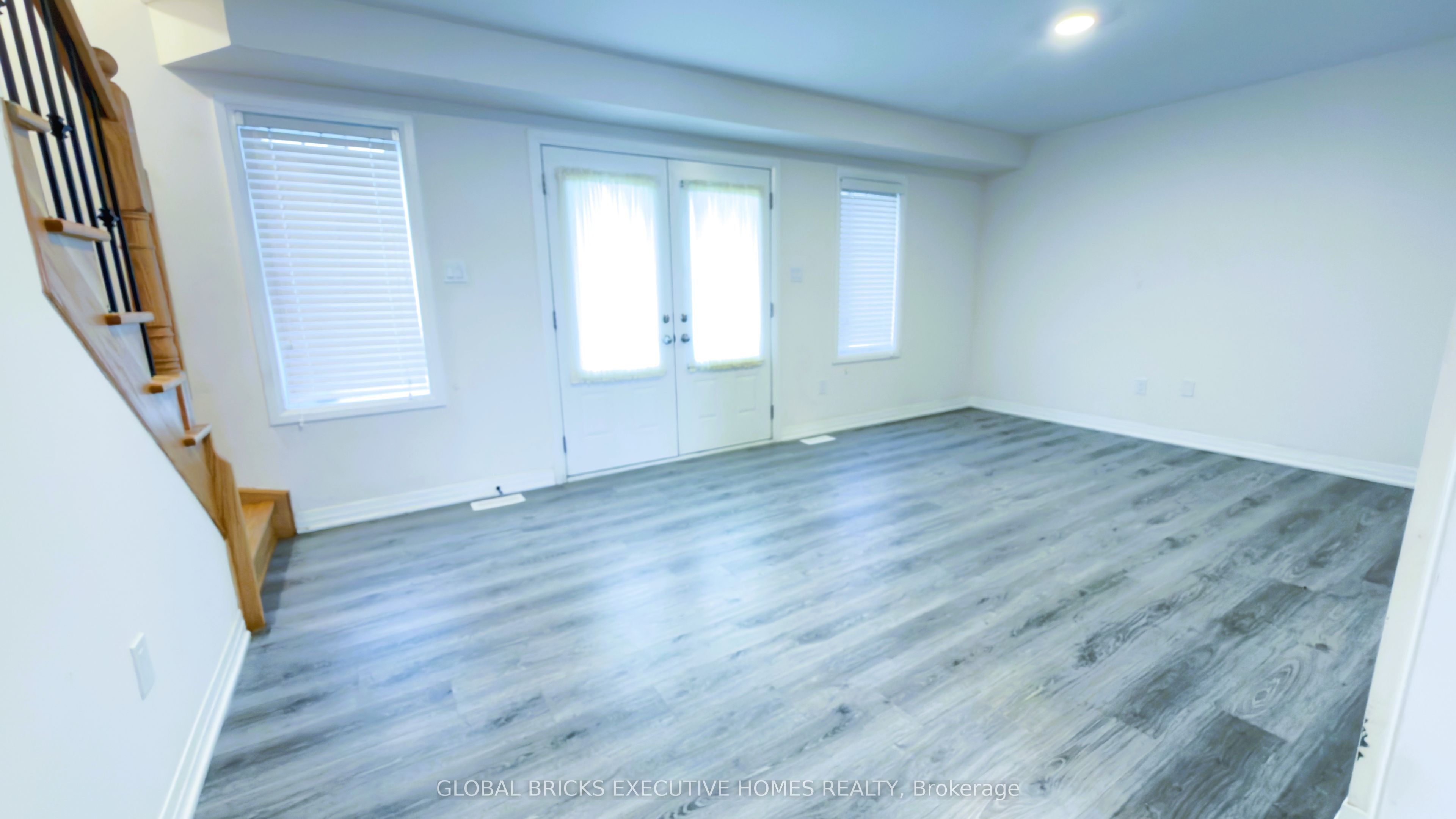 42 Ambereen Place E Property Photo 22