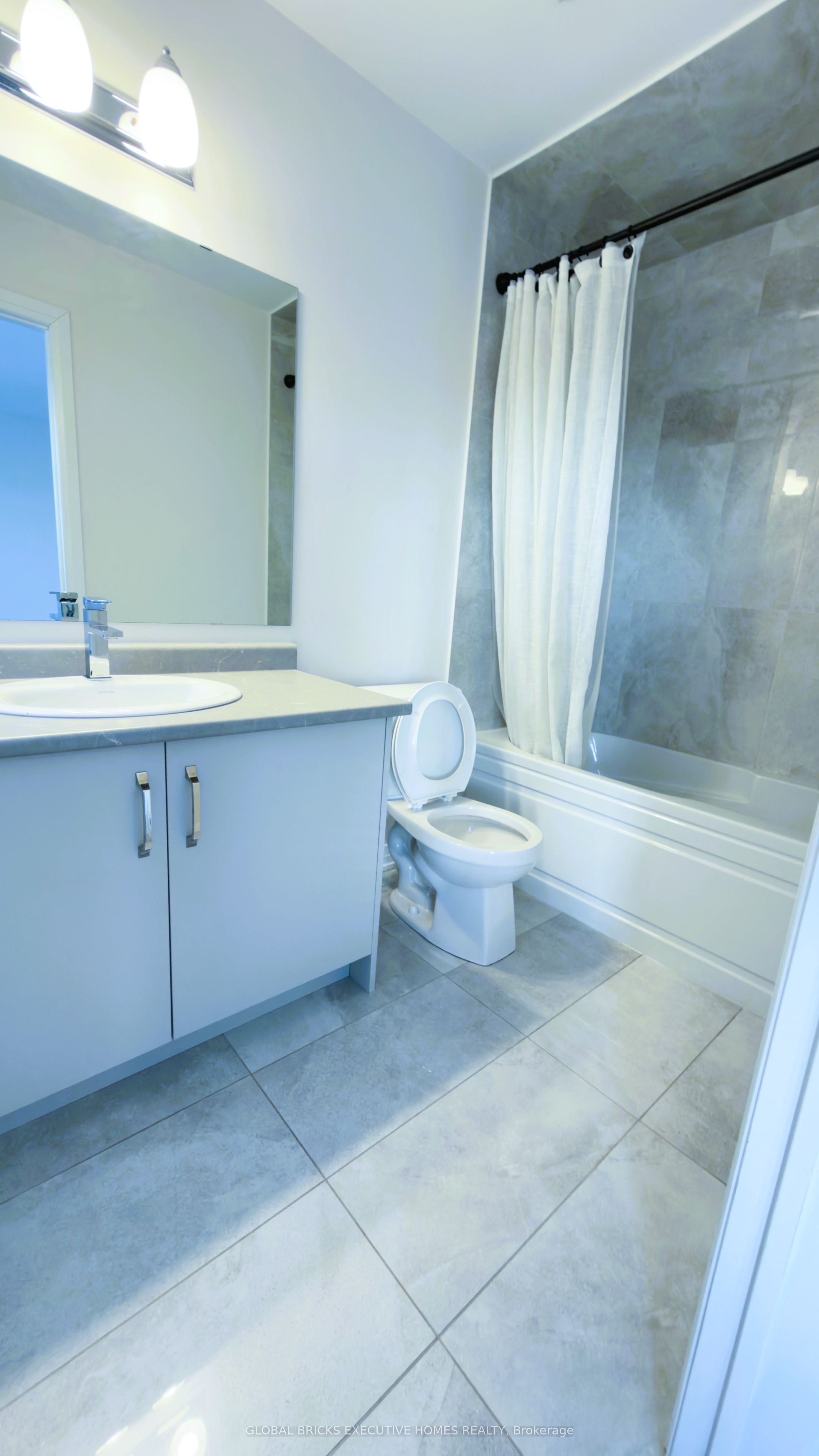 42 Ambereen Place E Property Photo 23