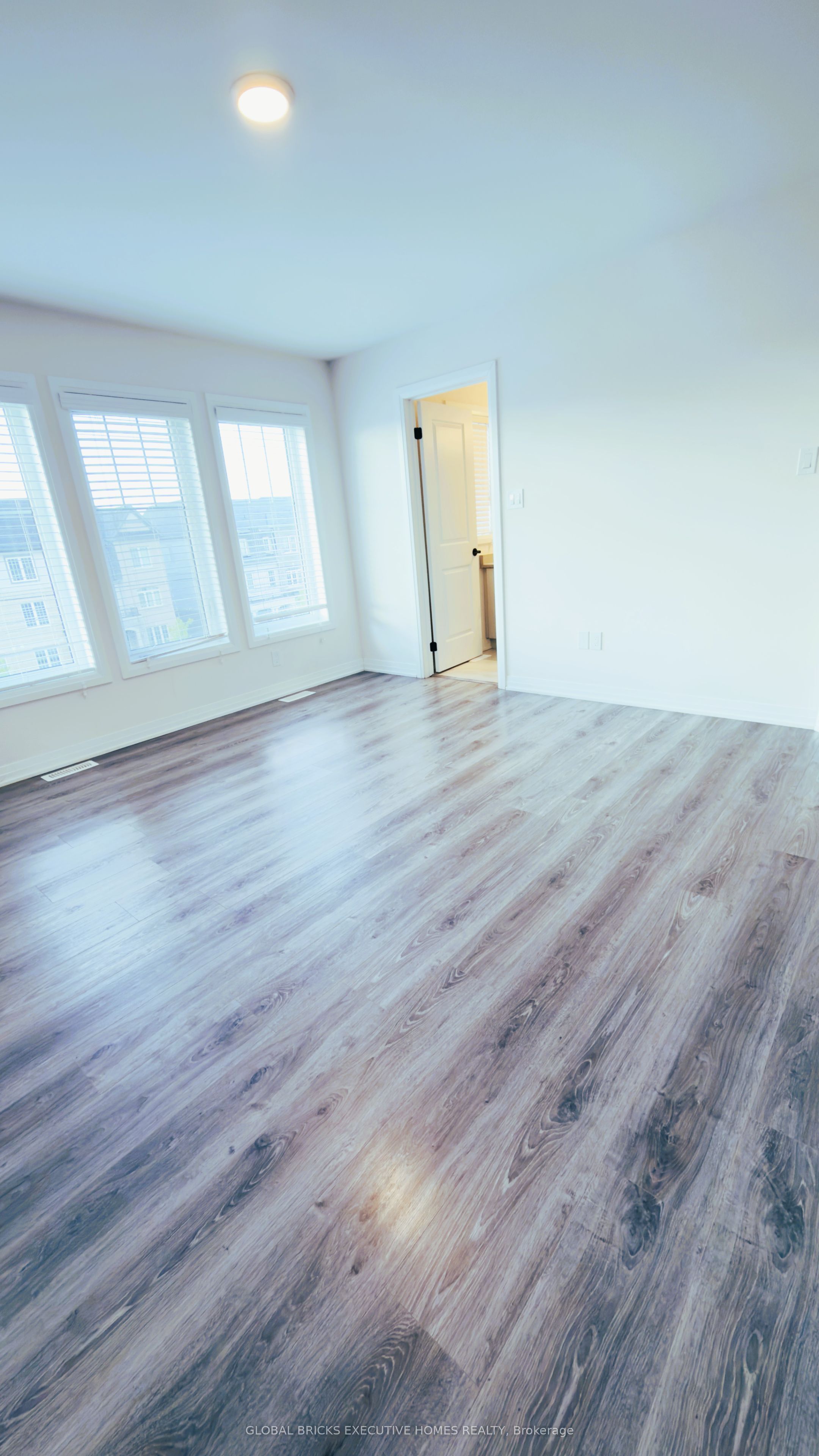 42 Ambereen Place E Property Photo 25