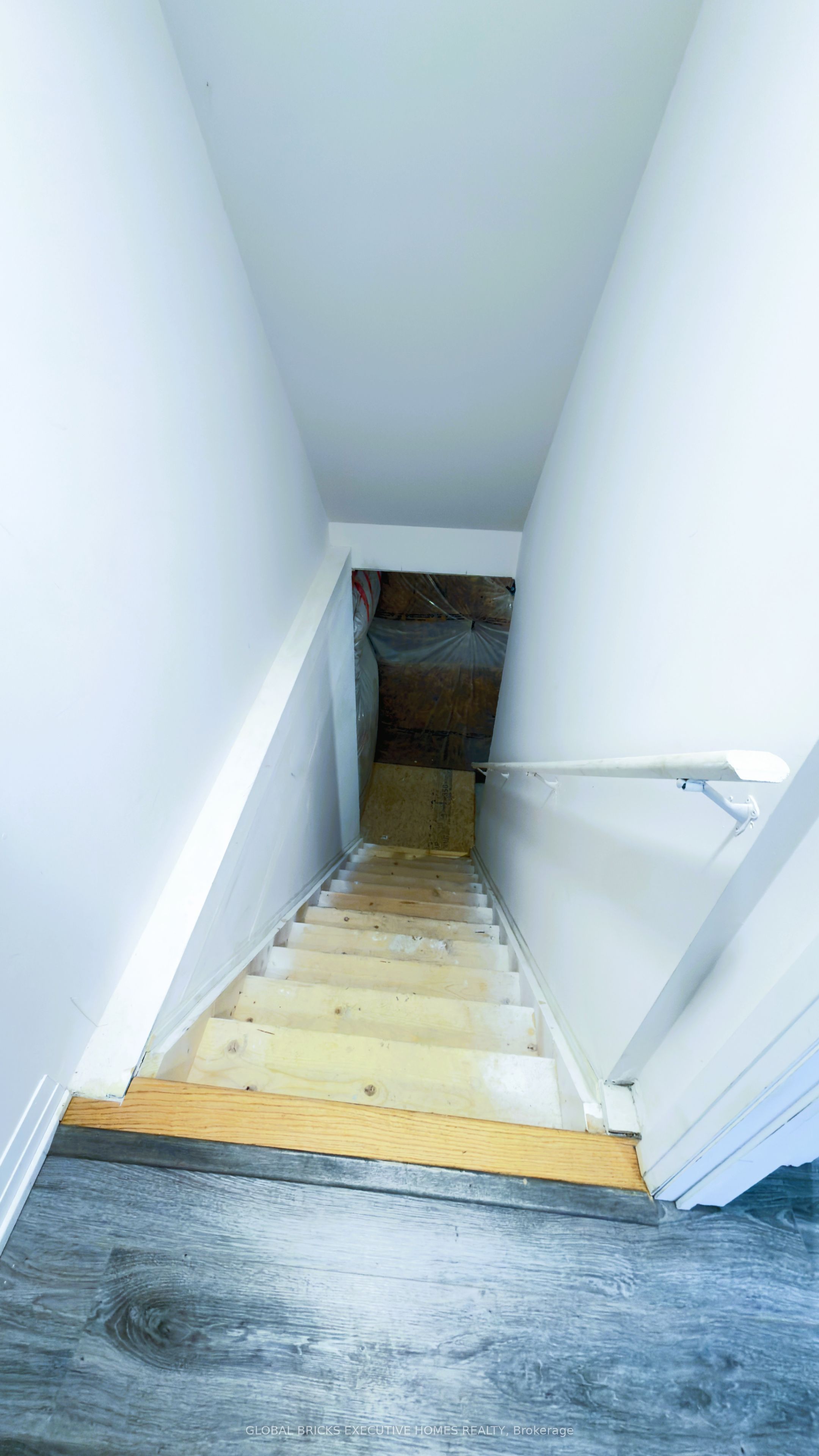 42 Ambereen Place E Property Photo 30