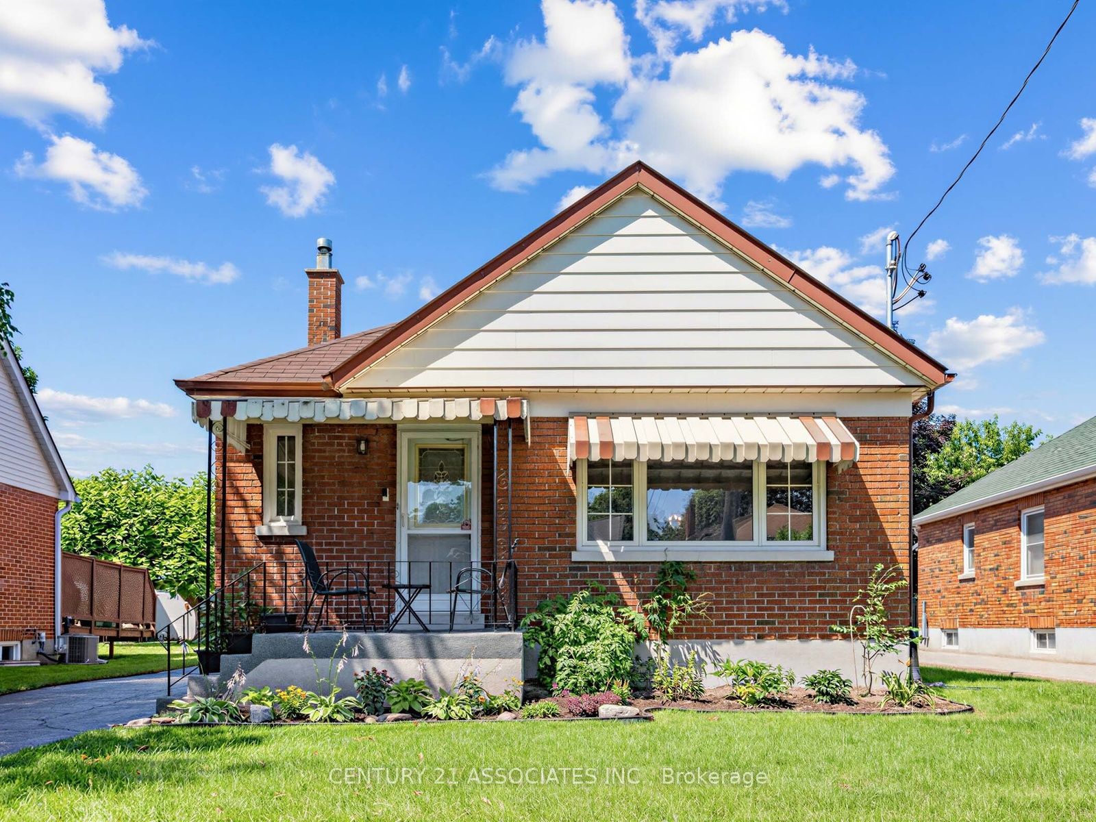 58 Central Park Boulevard S Property Photo 3
