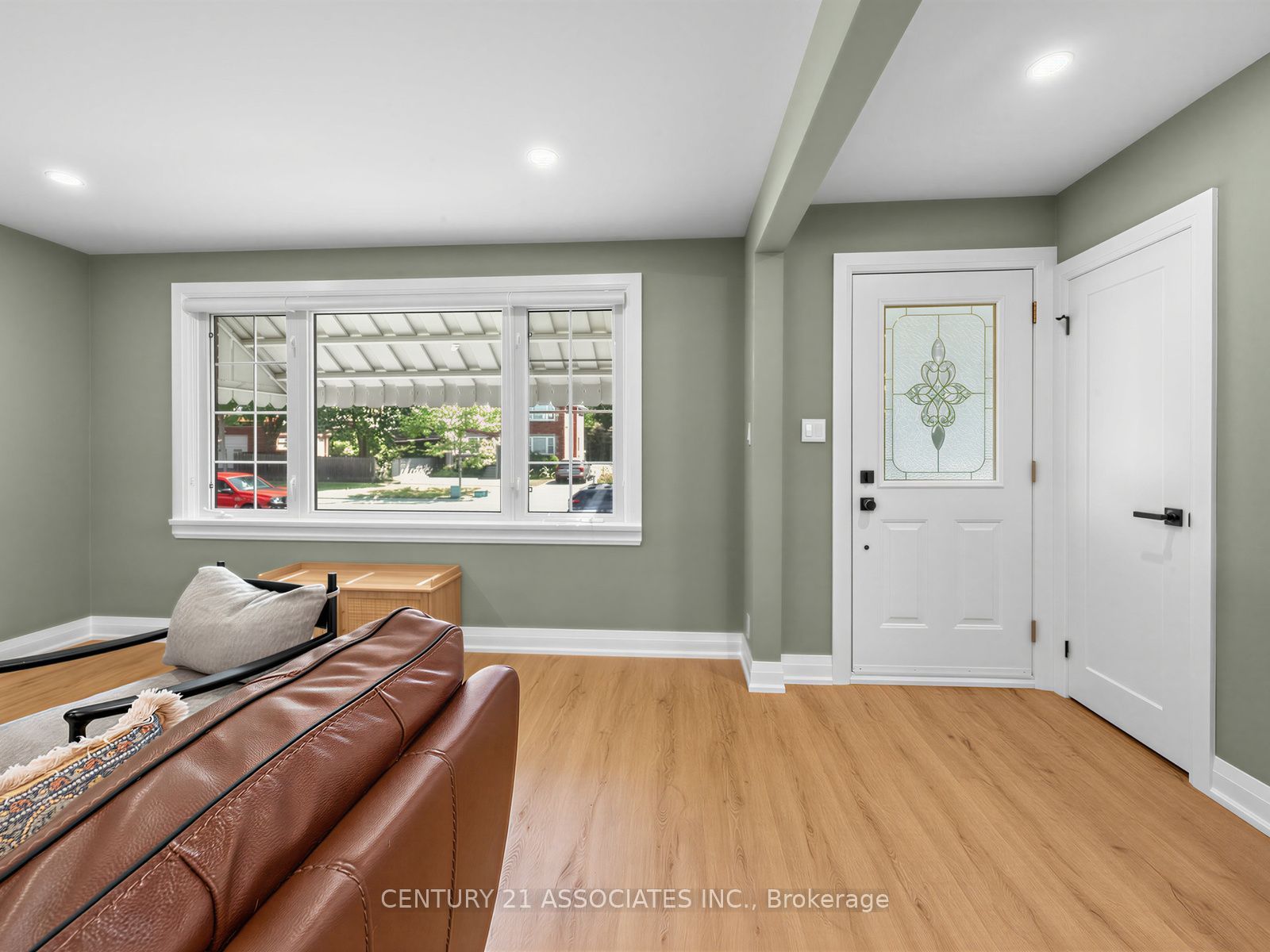 58 Central Park Boulevard S Property Photo 5
