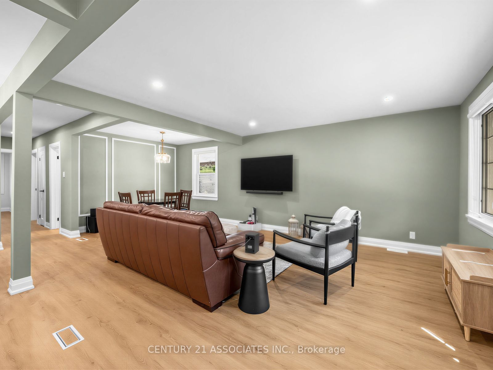 58 Central Park Boulevard S Property Photo 6