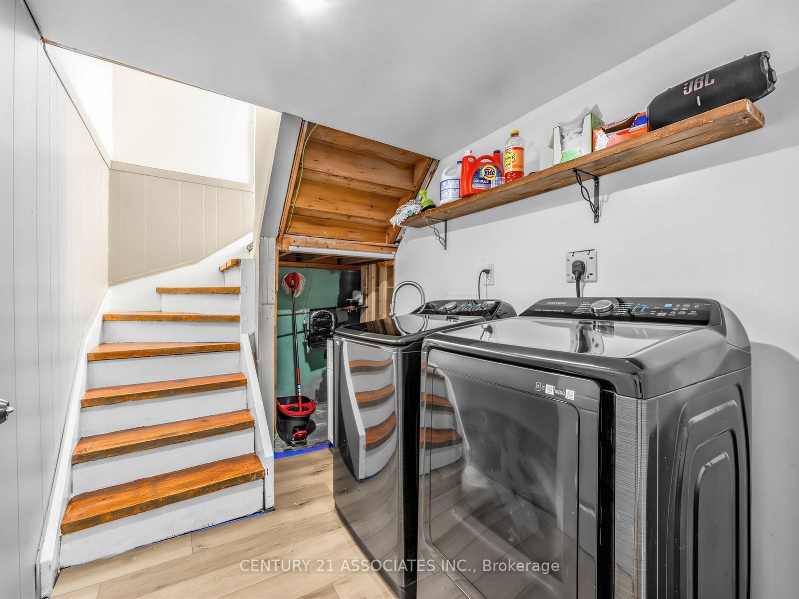 58 Central Park Boulevard S Property Photo 22