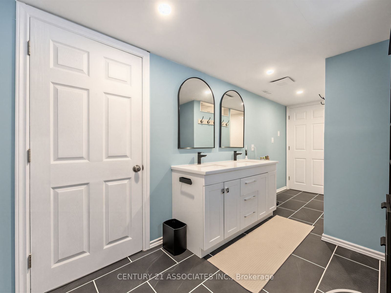 58 Central Park Boulevard S Property Photo 28