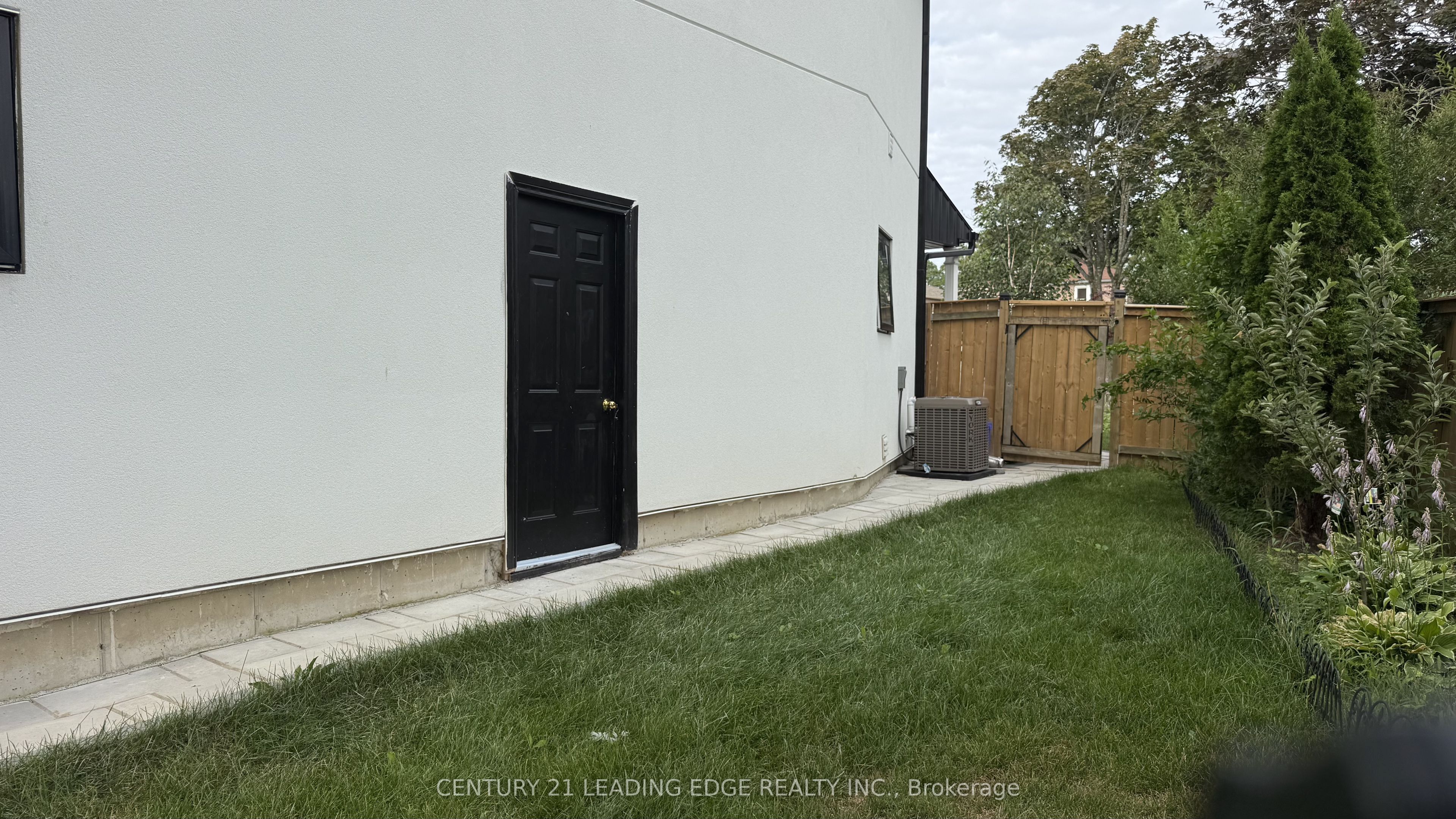 2385 Strathmore Crescent Bsmt Property Photo 9