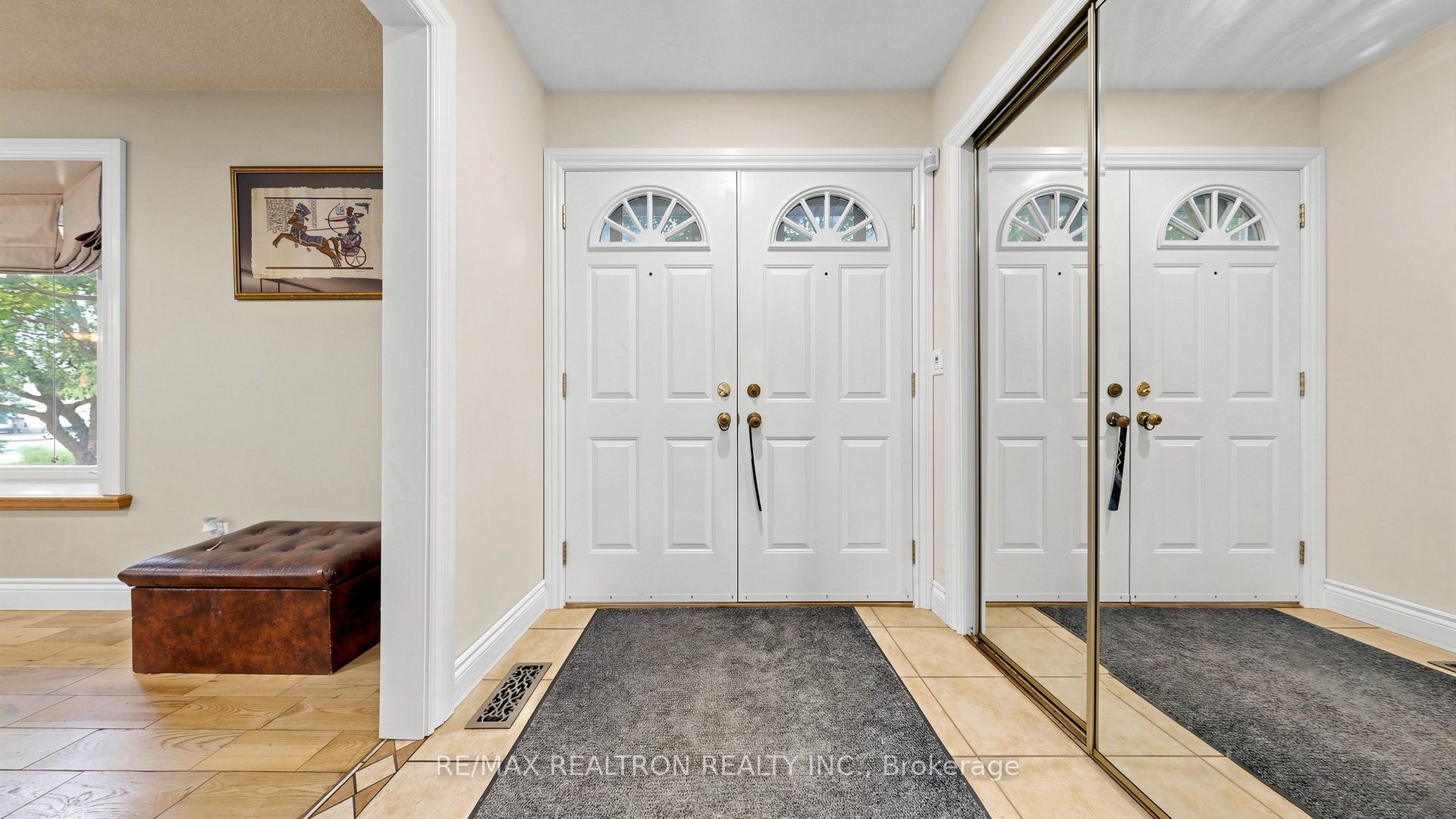 10 Rotherglen Road S Property Photo 5