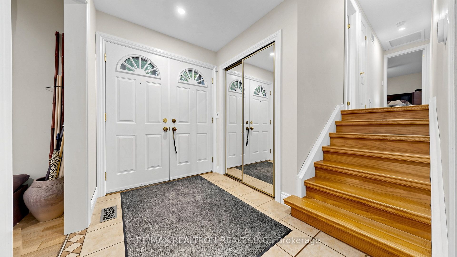 10 Rotherglen Road S Property Photo 6