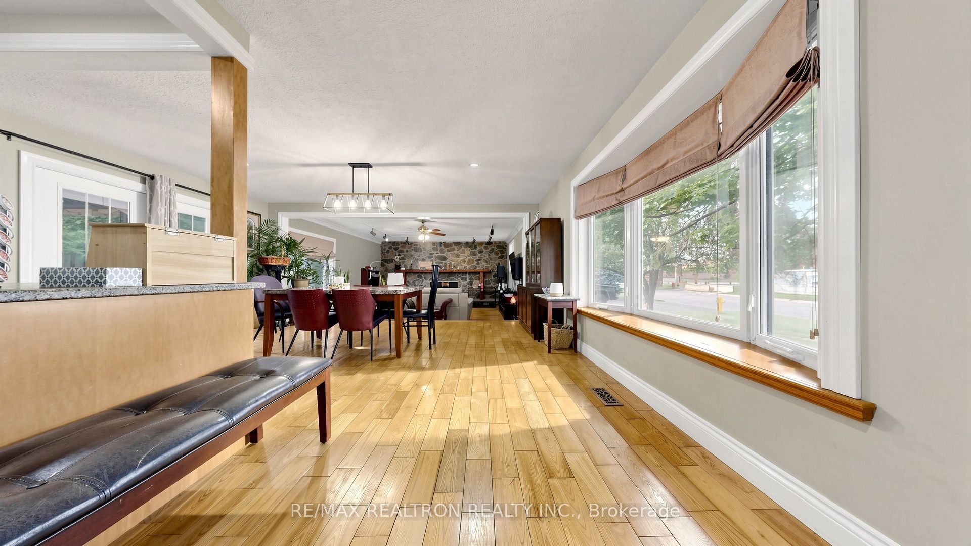10 Rotherglen Road S Property Photo 7