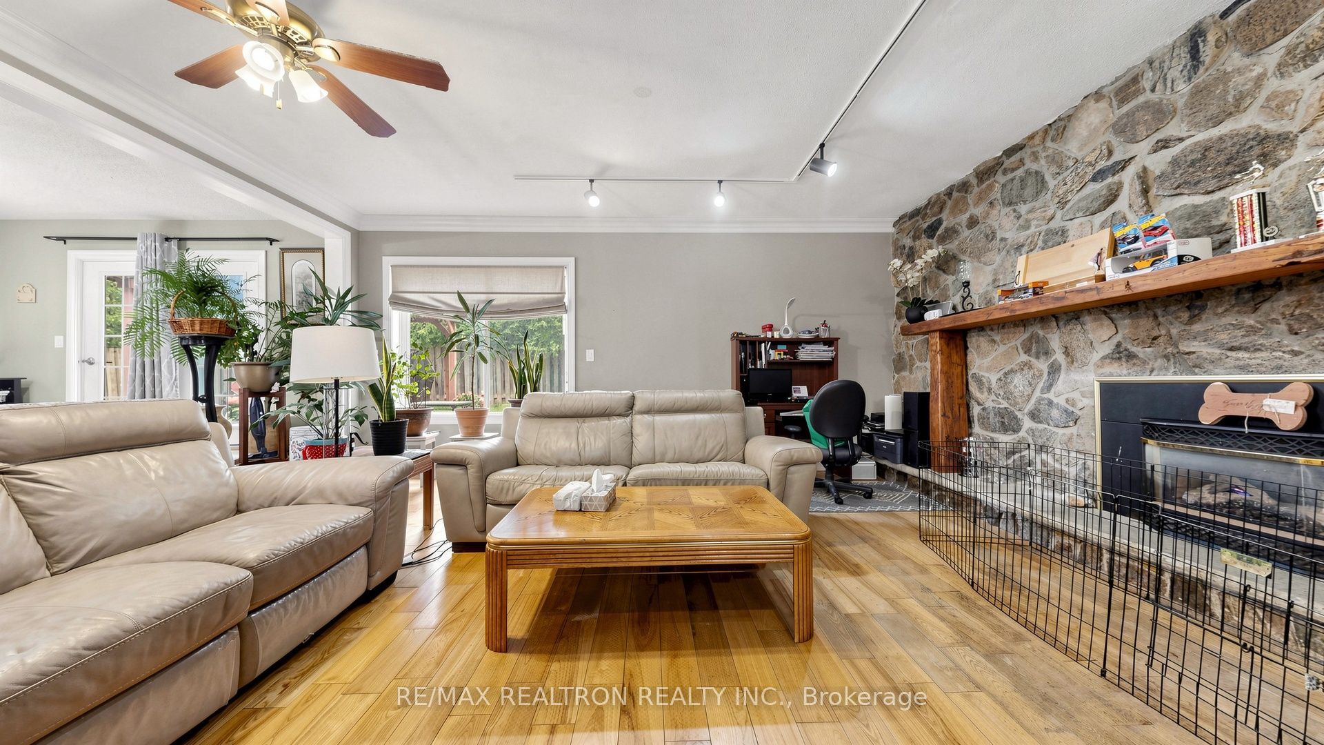 10 Rotherglen Road S Property Photo 10